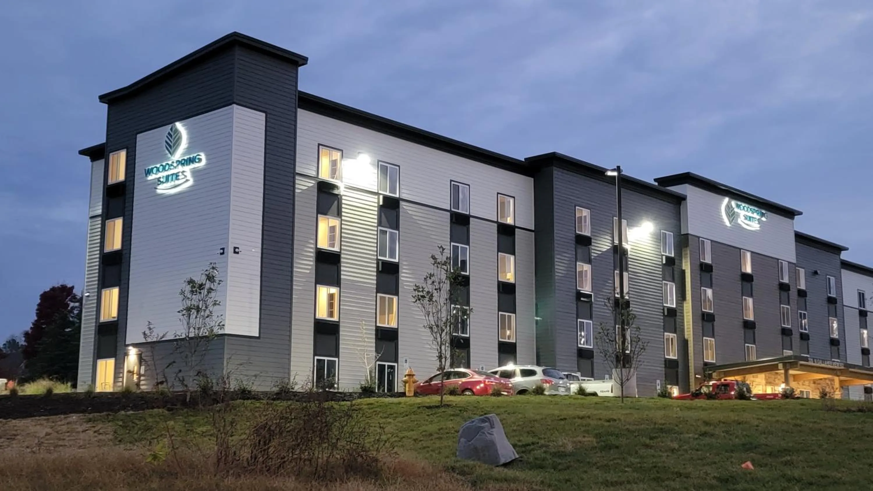 Property building in WoodSpring Suites Dearborn Detroit
