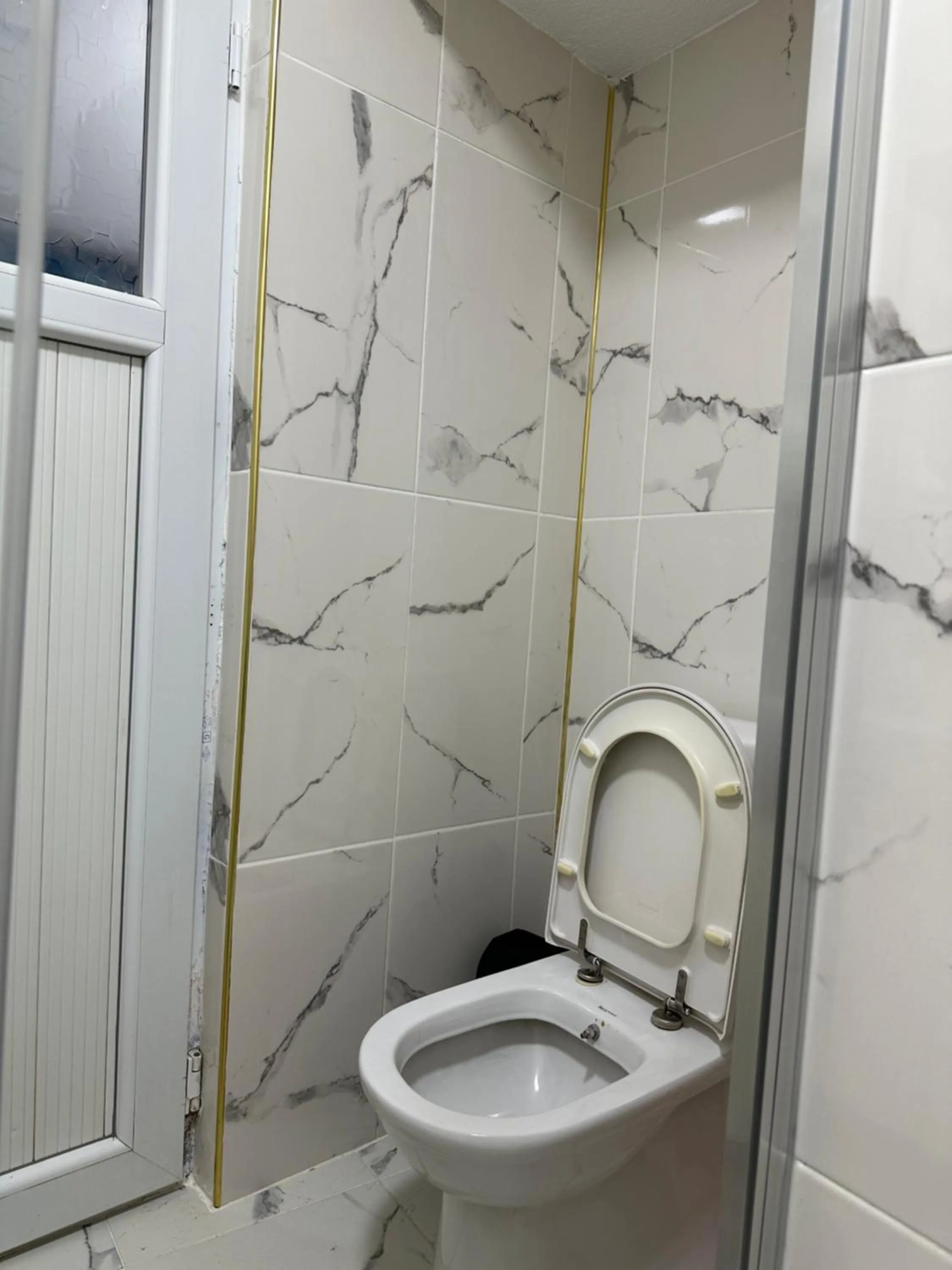 Shower in İSTANBLUE TAKSİM APART HOTEL