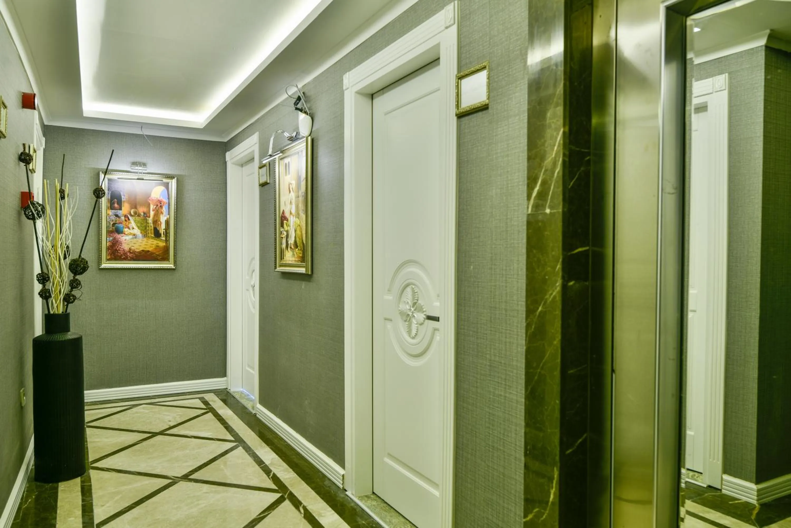 elevator in Hotel Bon Hagia Sophia