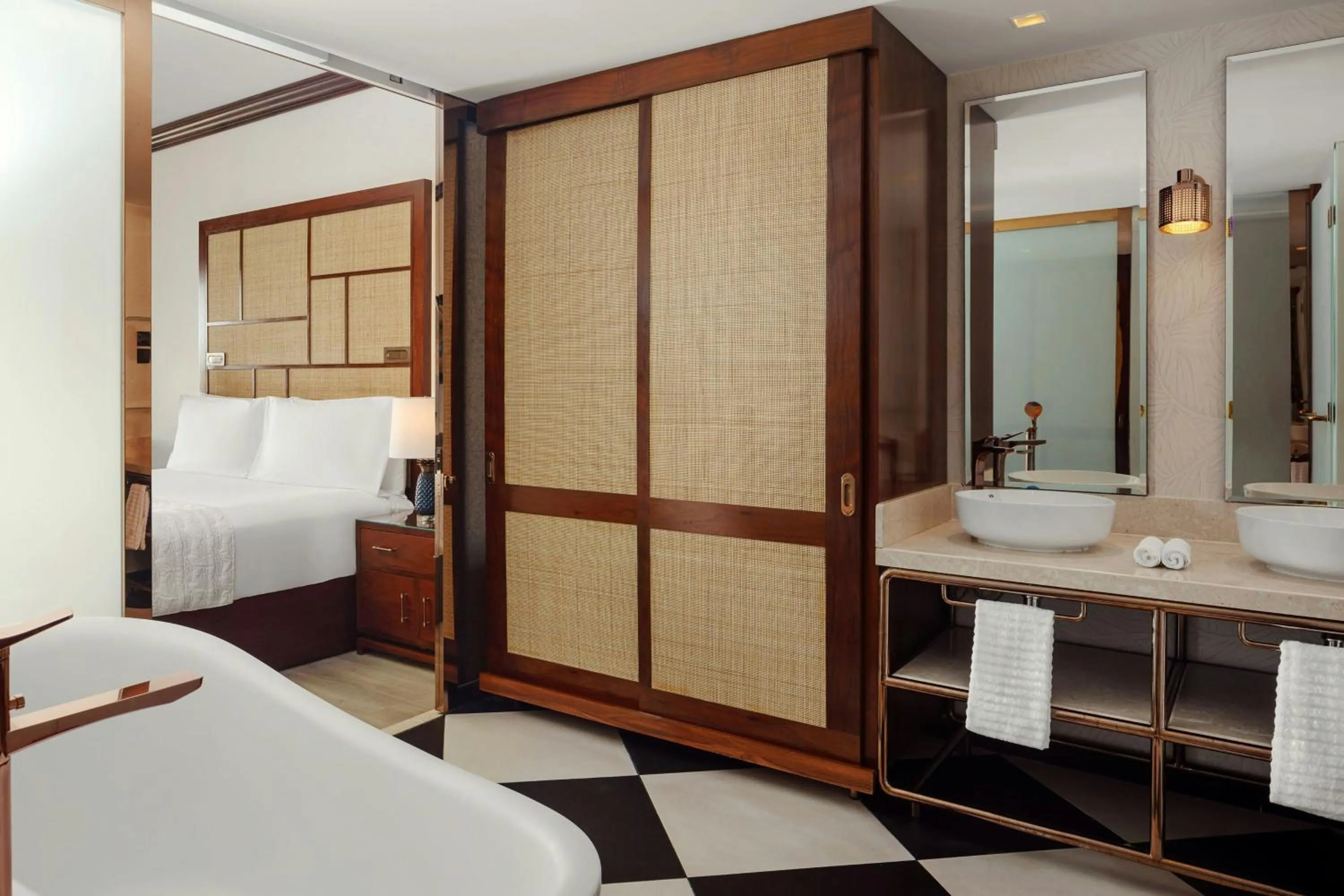 Bathroom, Bed in Le Meridien Ile Maurice