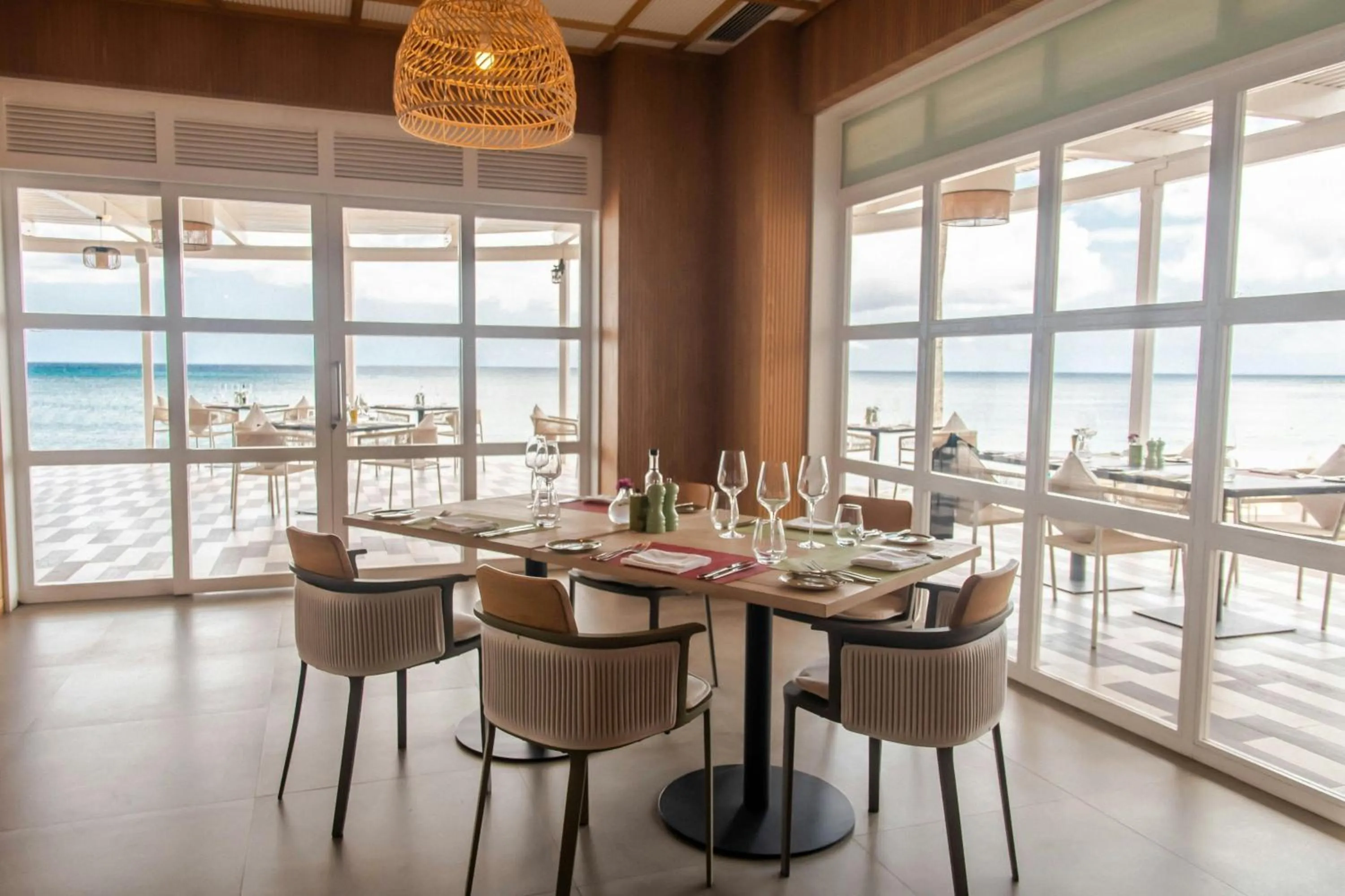 Restaurant/places to eat in Le Meridien Ile Maurice