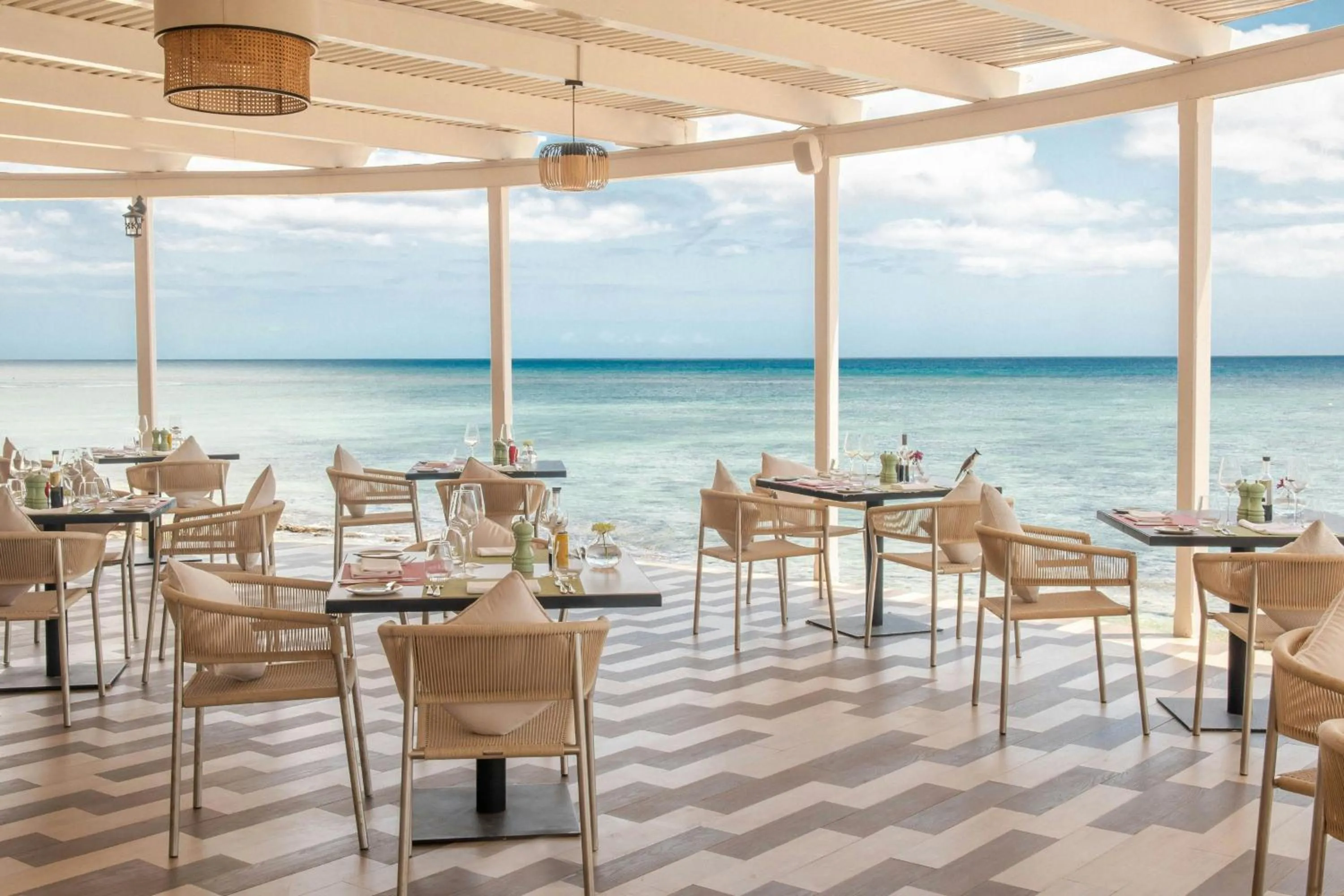 Restaurant/places to eat in Le Meridien Ile Maurice