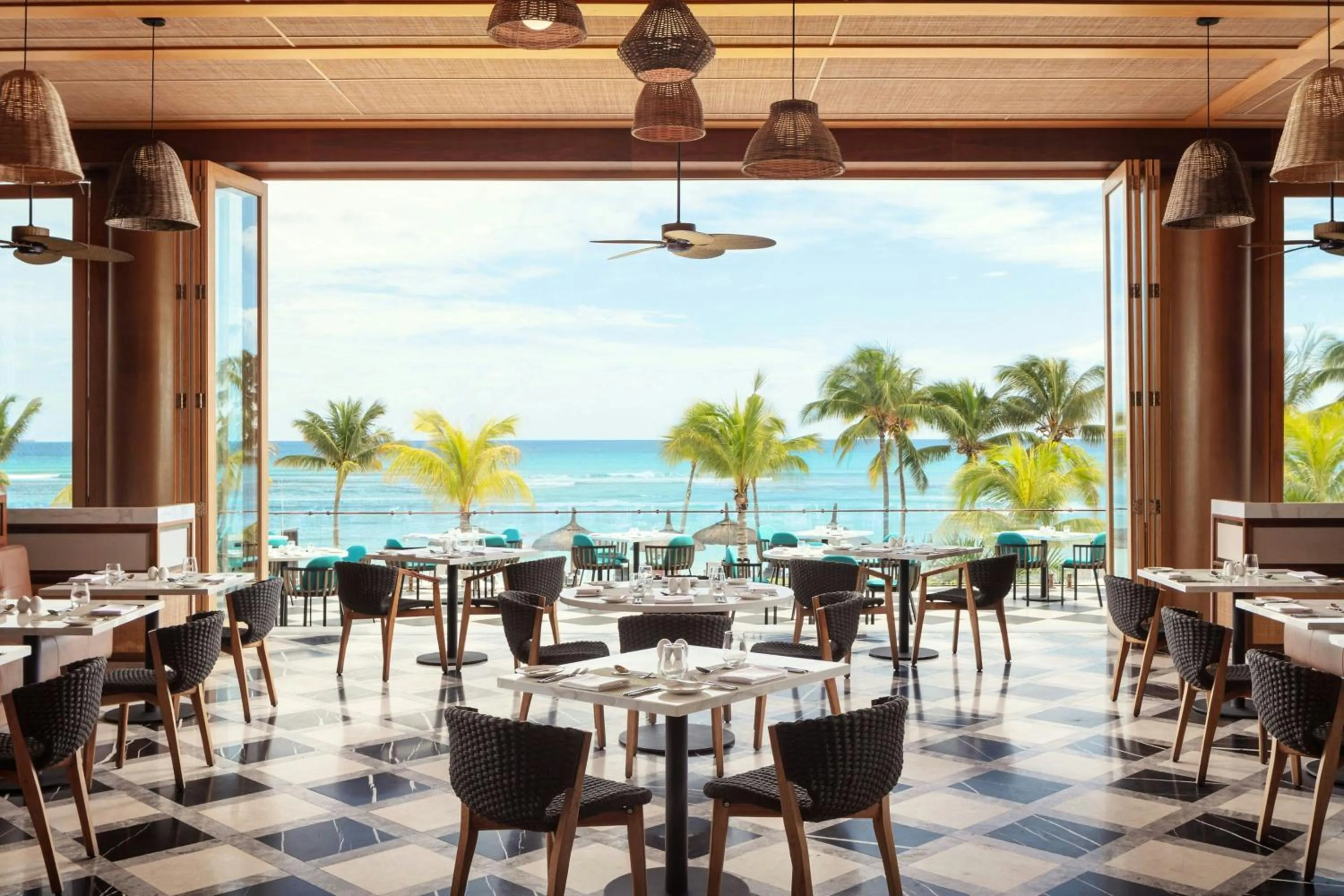 Restaurant/places to eat in Le Meridien Ile Maurice