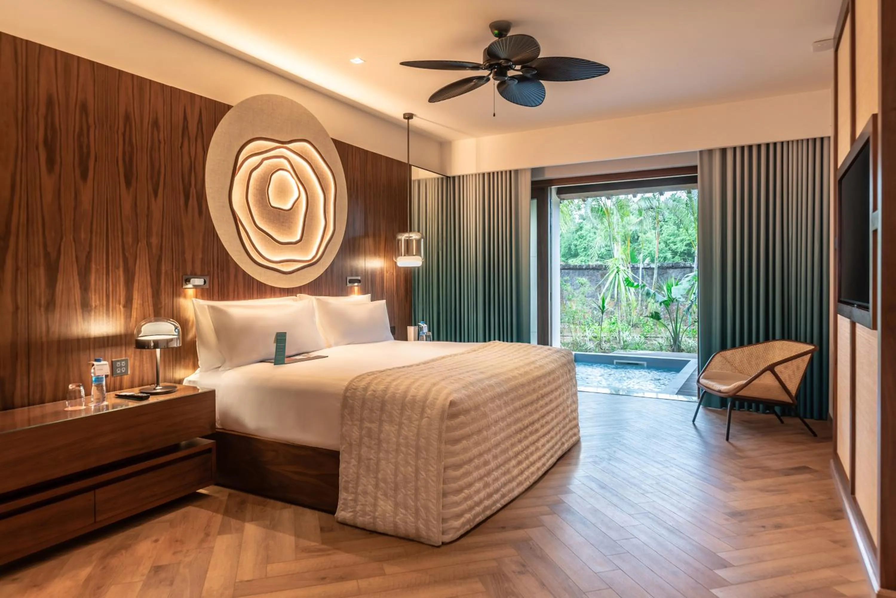 Bedroom, Bed in Le Meridien Ile Maurice