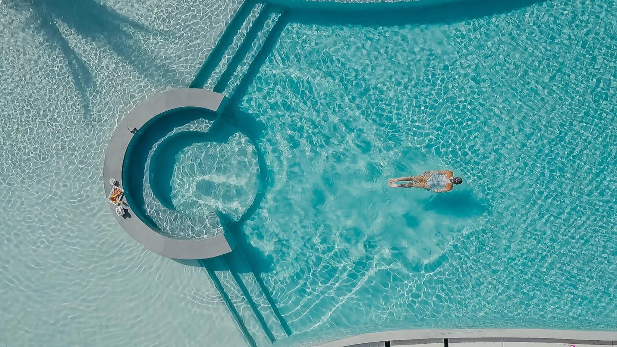 Swimming pool in Le Meridien Ile Maurice