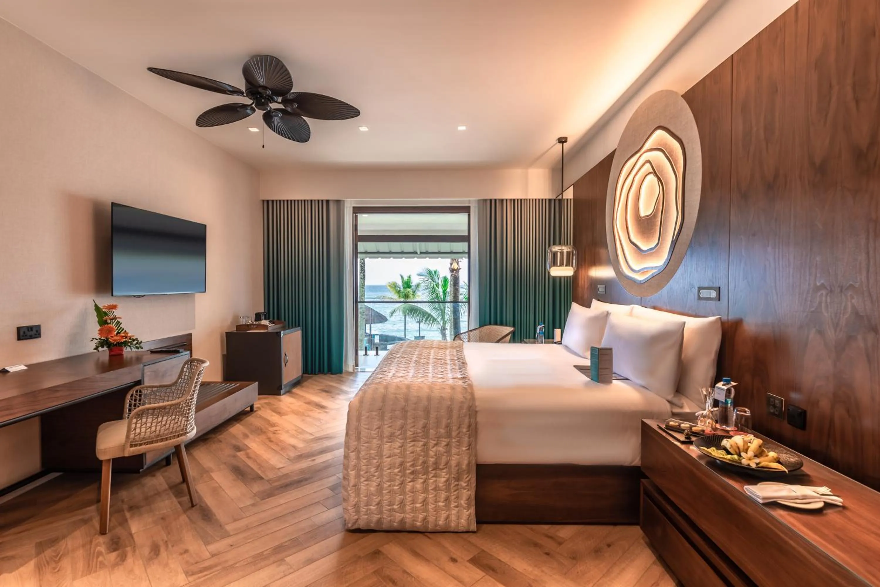 Bedroom, Bed in Le Meridien Ile Maurice