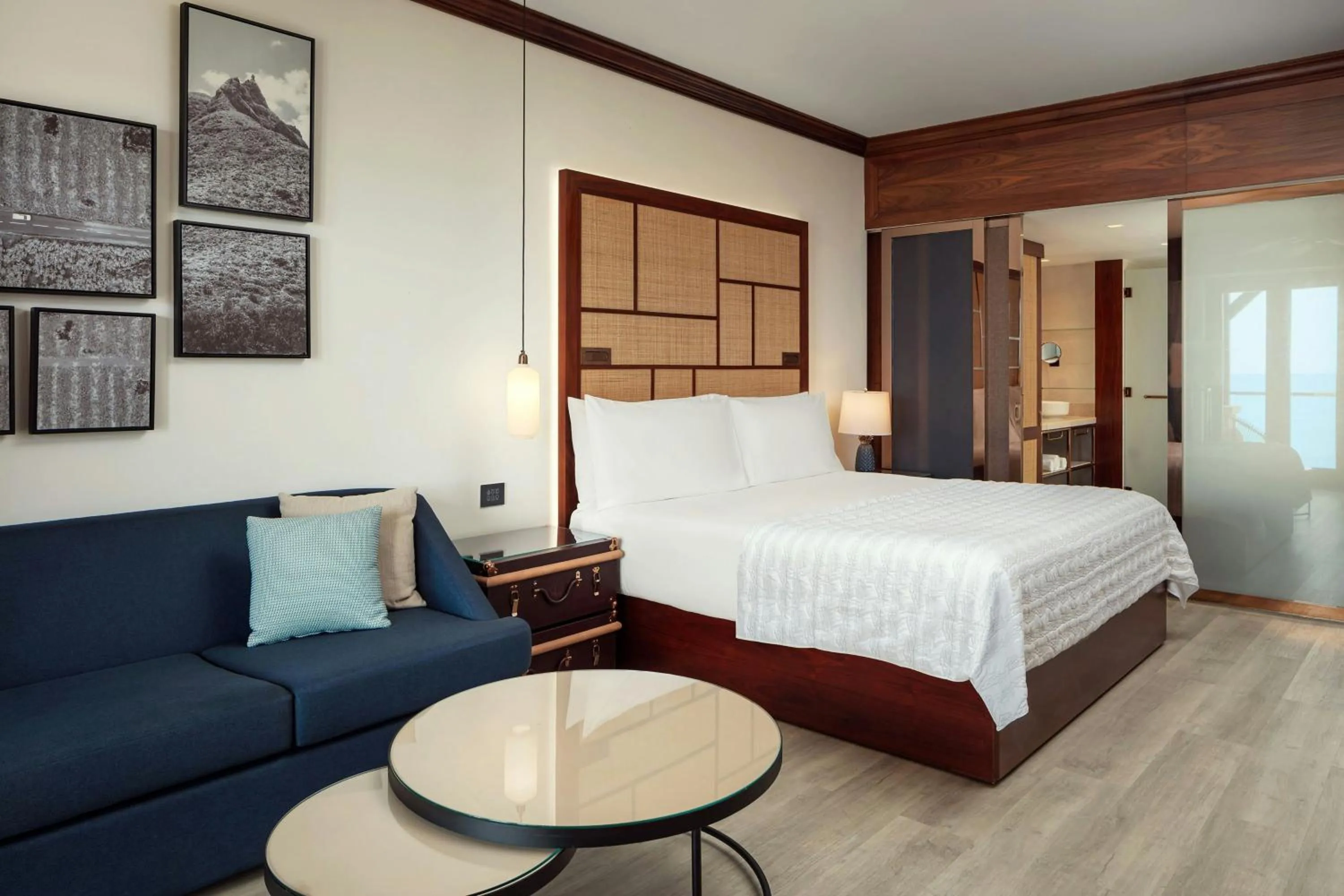 Photo of the whole room, Bed in Le Meridien Ile Maurice