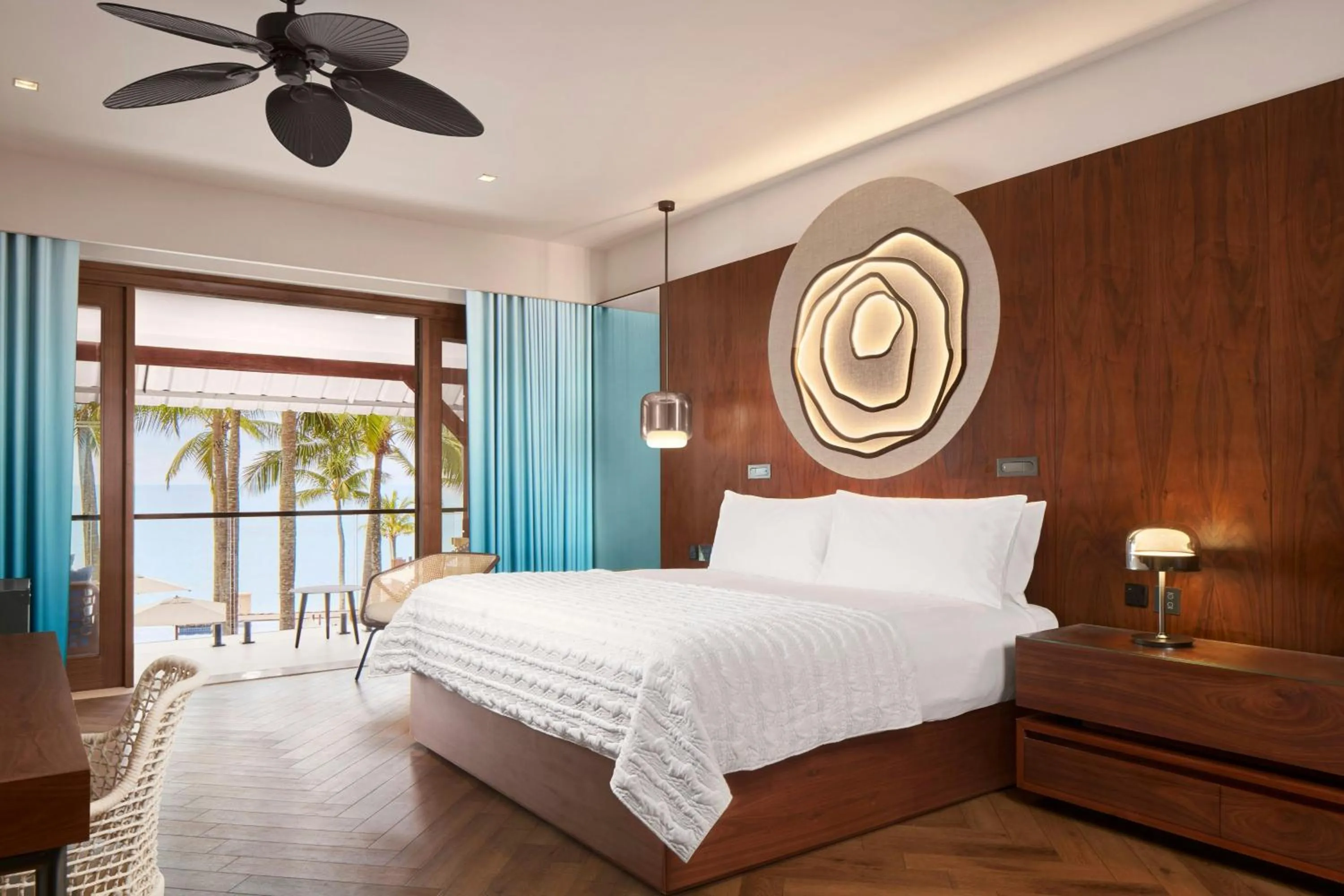 Photo of the whole room, Bed in Le Meridien Ile Maurice