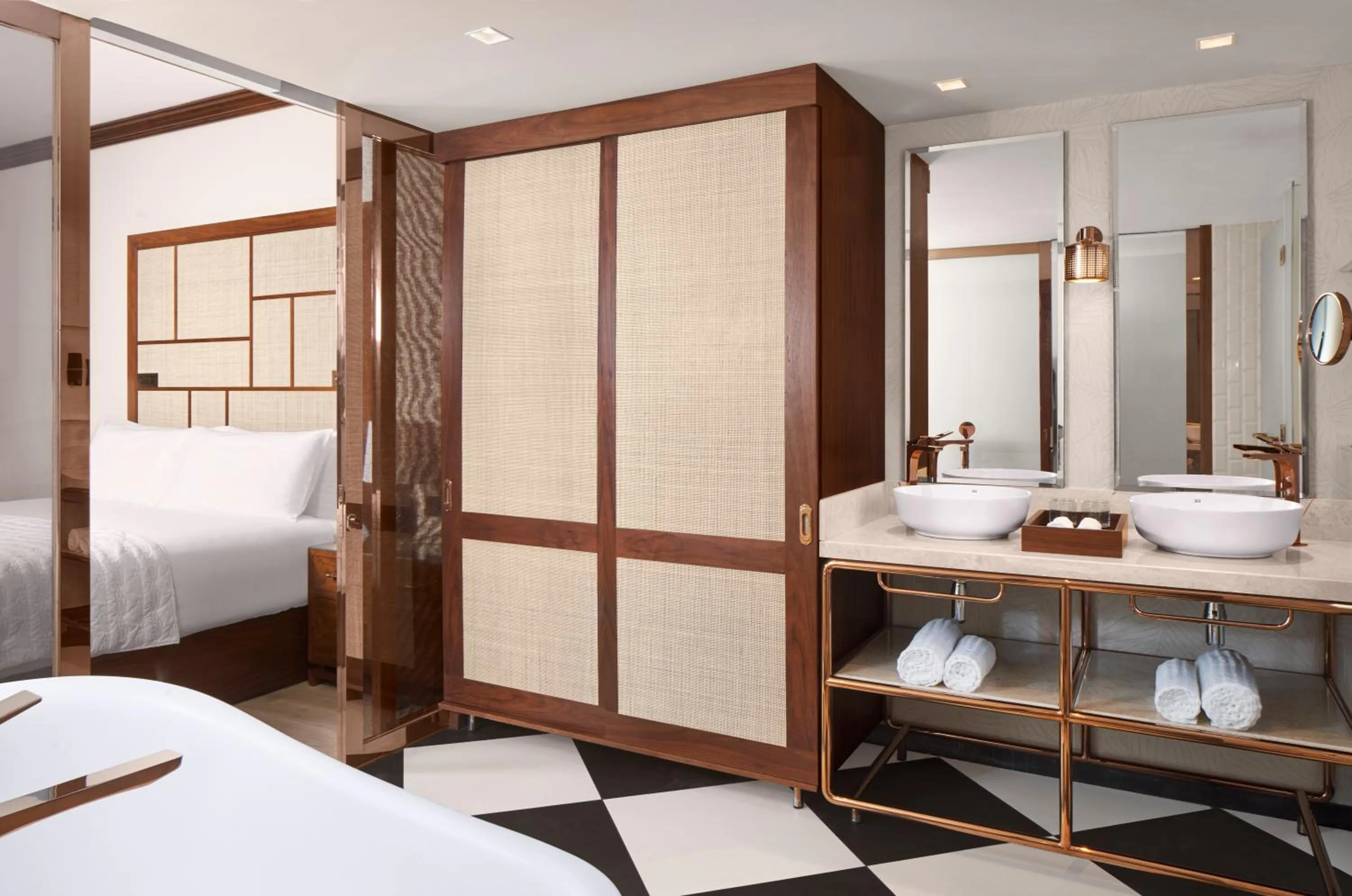 Bathroom, Bed in Le Meridien Ile Maurice