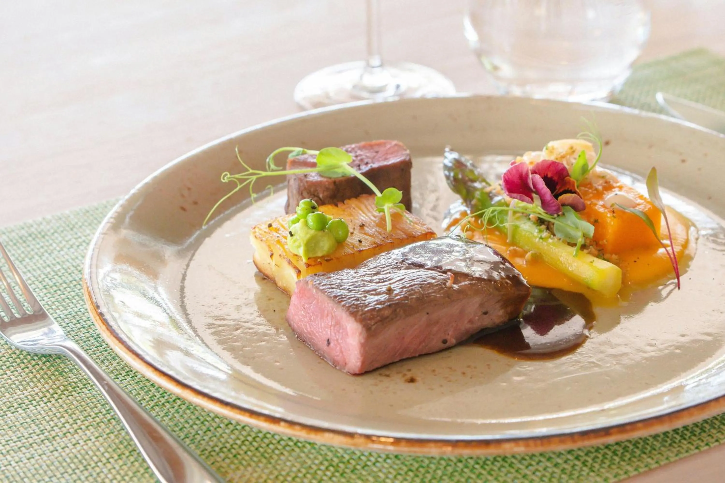 Restaurant/places to eat in Le Meridien Ile Maurice