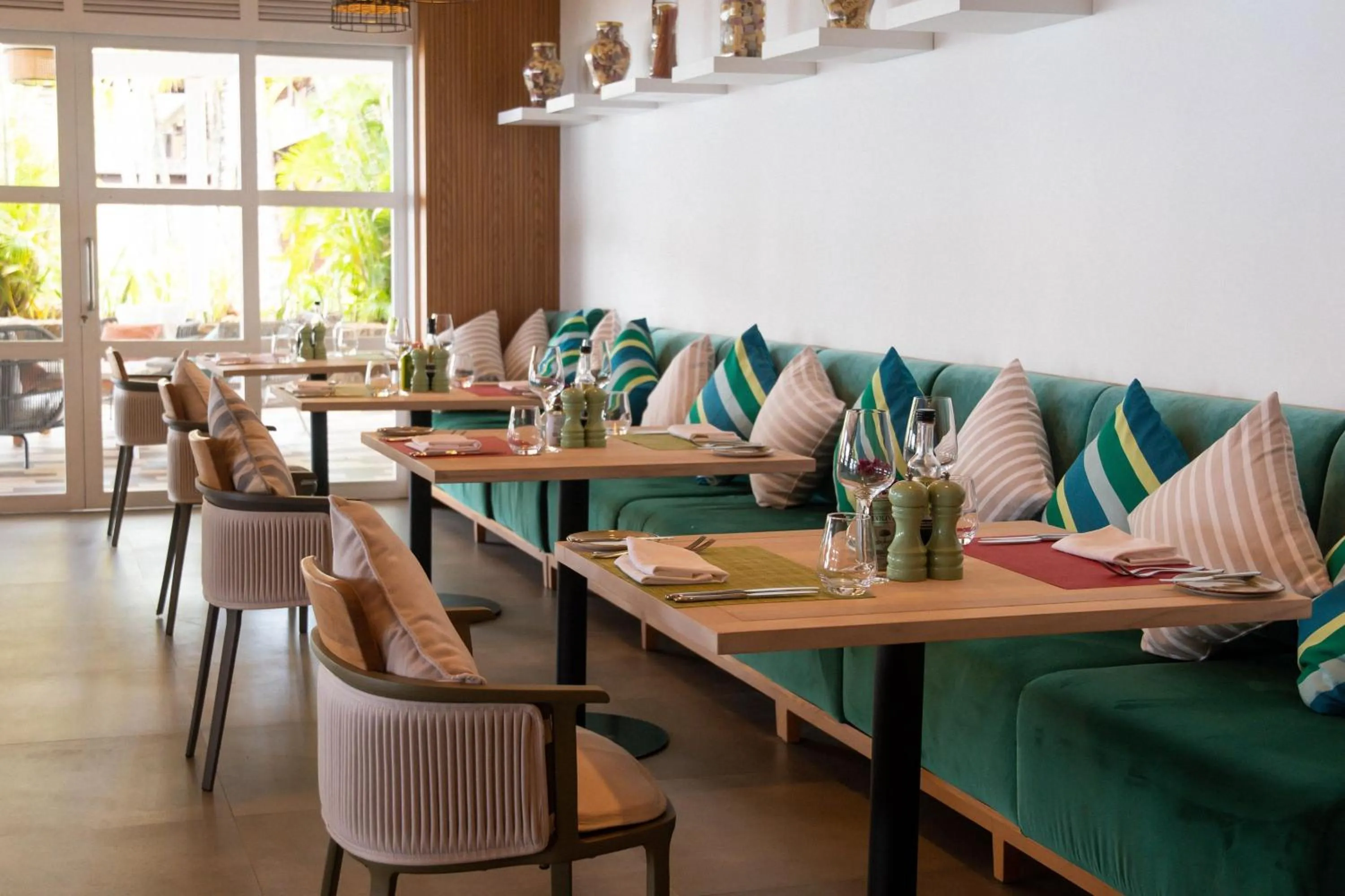 Restaurant/places to eat in Le Meridien Ile Maurice