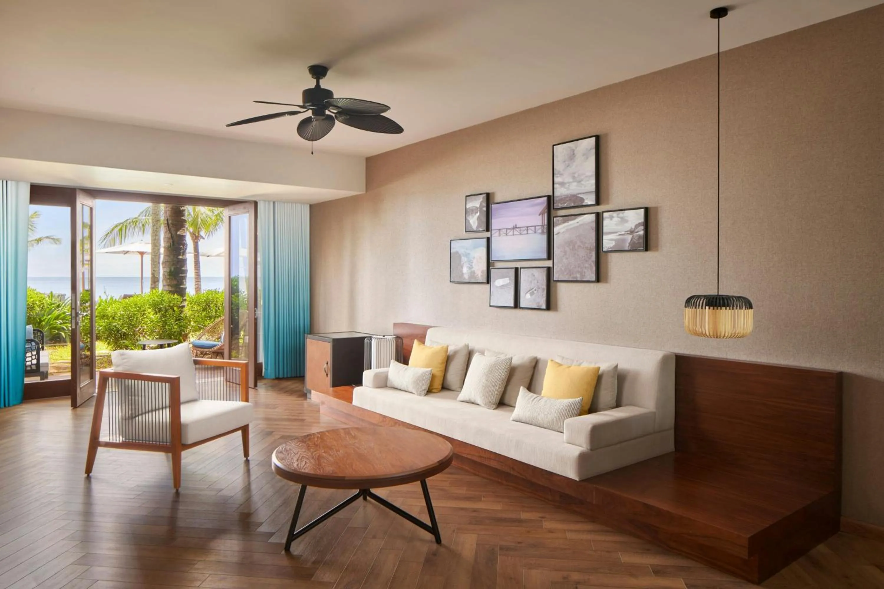 Swimming pool in Le Meridien Ile Maurice