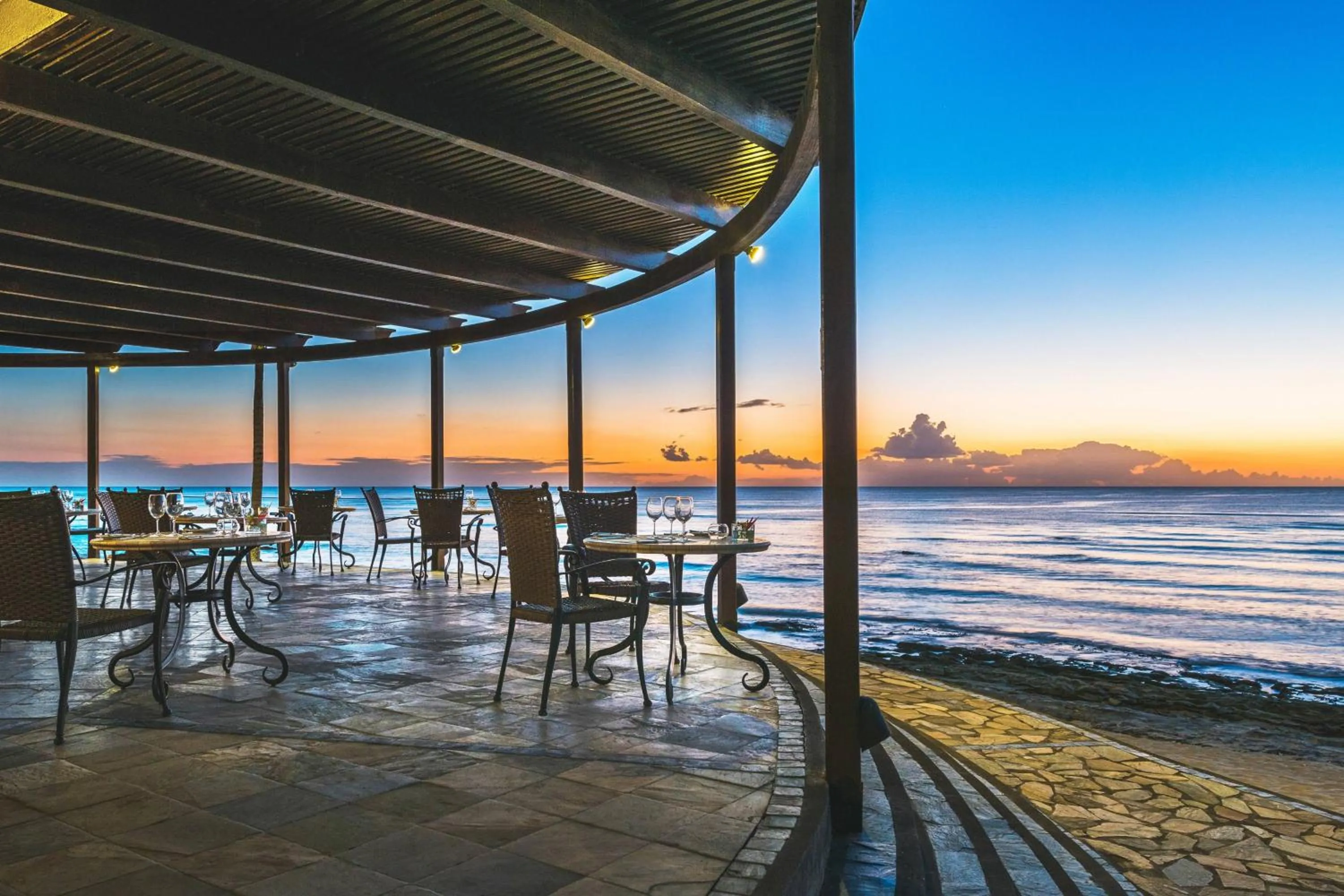 Restaurant/places to eat in Le Meridien Ile Maurice