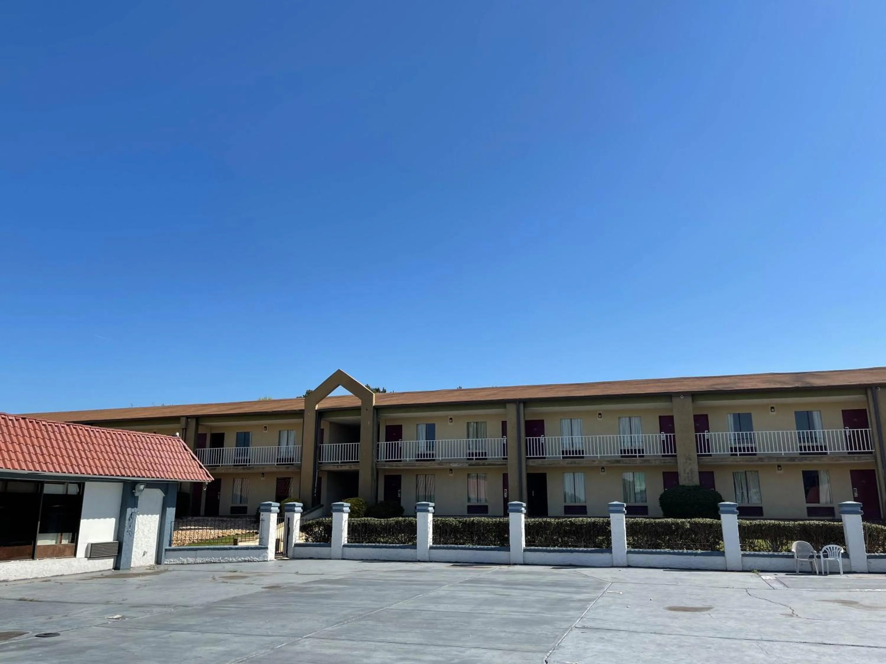 Property building in Studio 6 Stockbridge GA Hwy 138 W