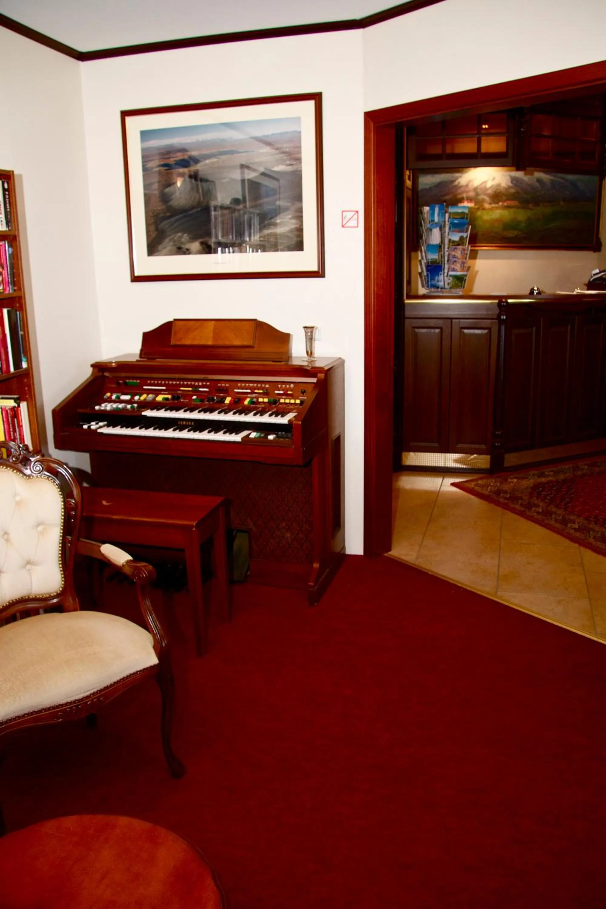 Communal lounge/ TV room in Hotel Vogar