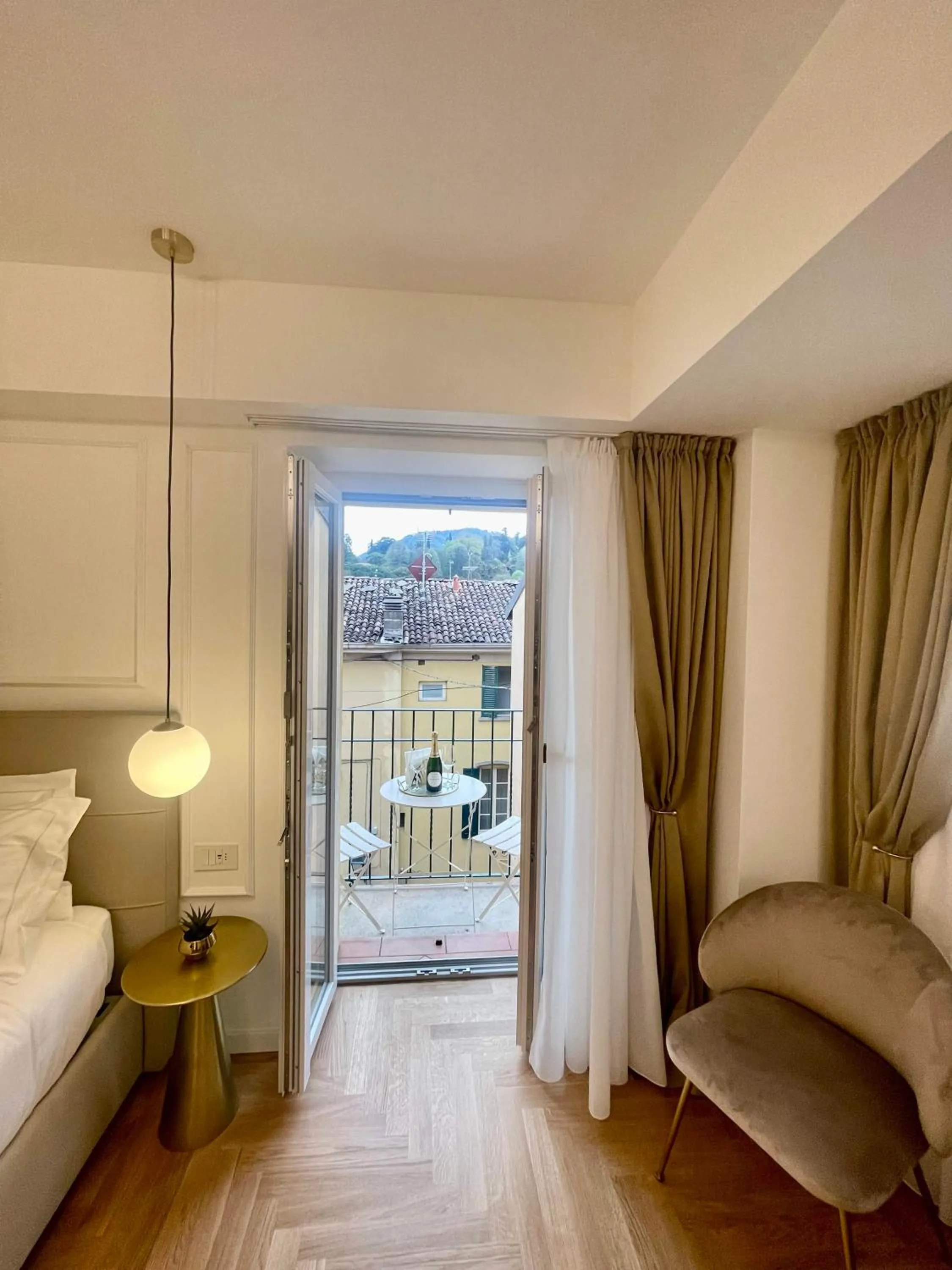 Bed in Bellagio Luxury Suites Apartments