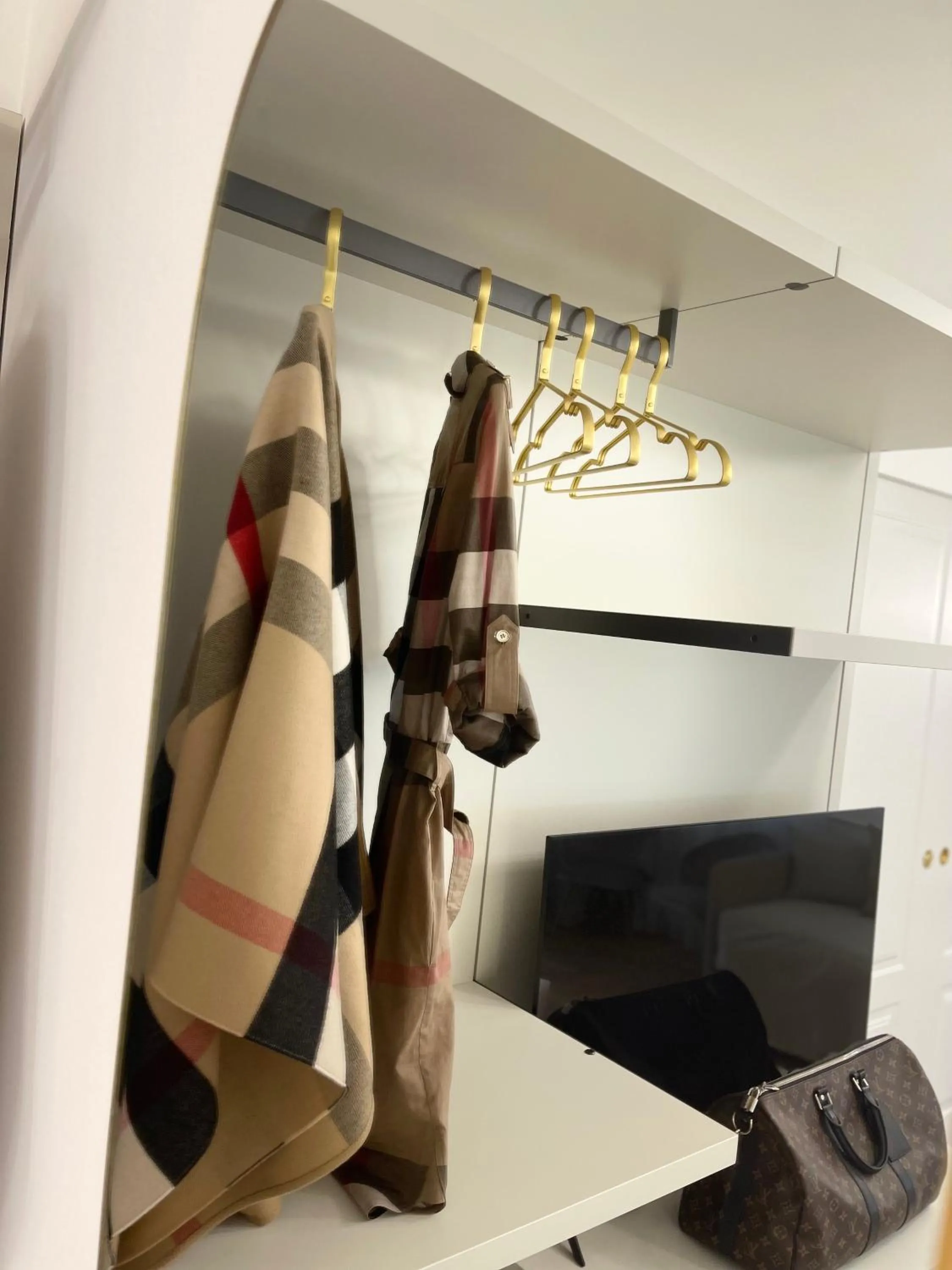 TV and multimedia in Bellagio Luxury Suites Apartments