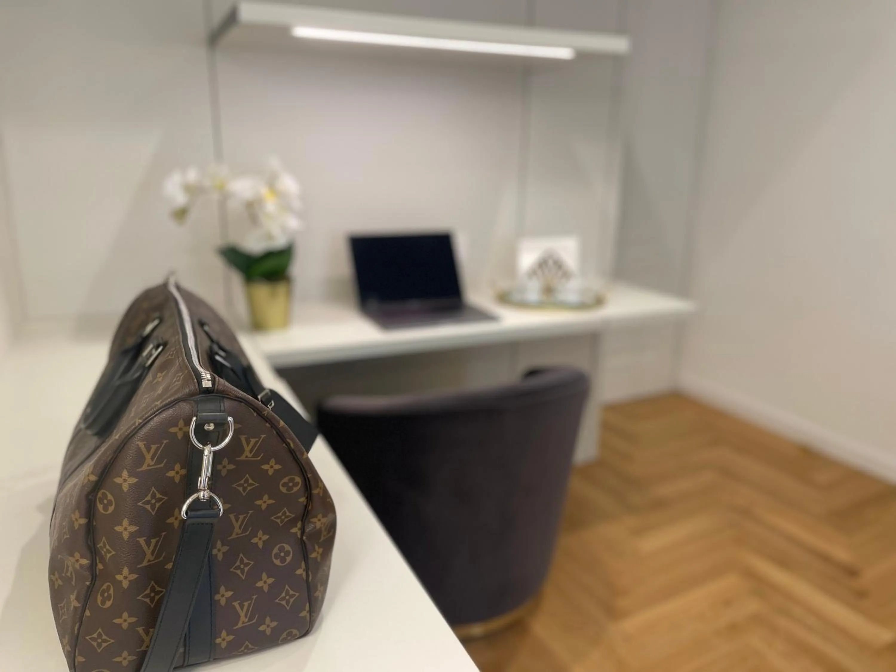 hair dresser in Bellagio Luxury Suites Apartments