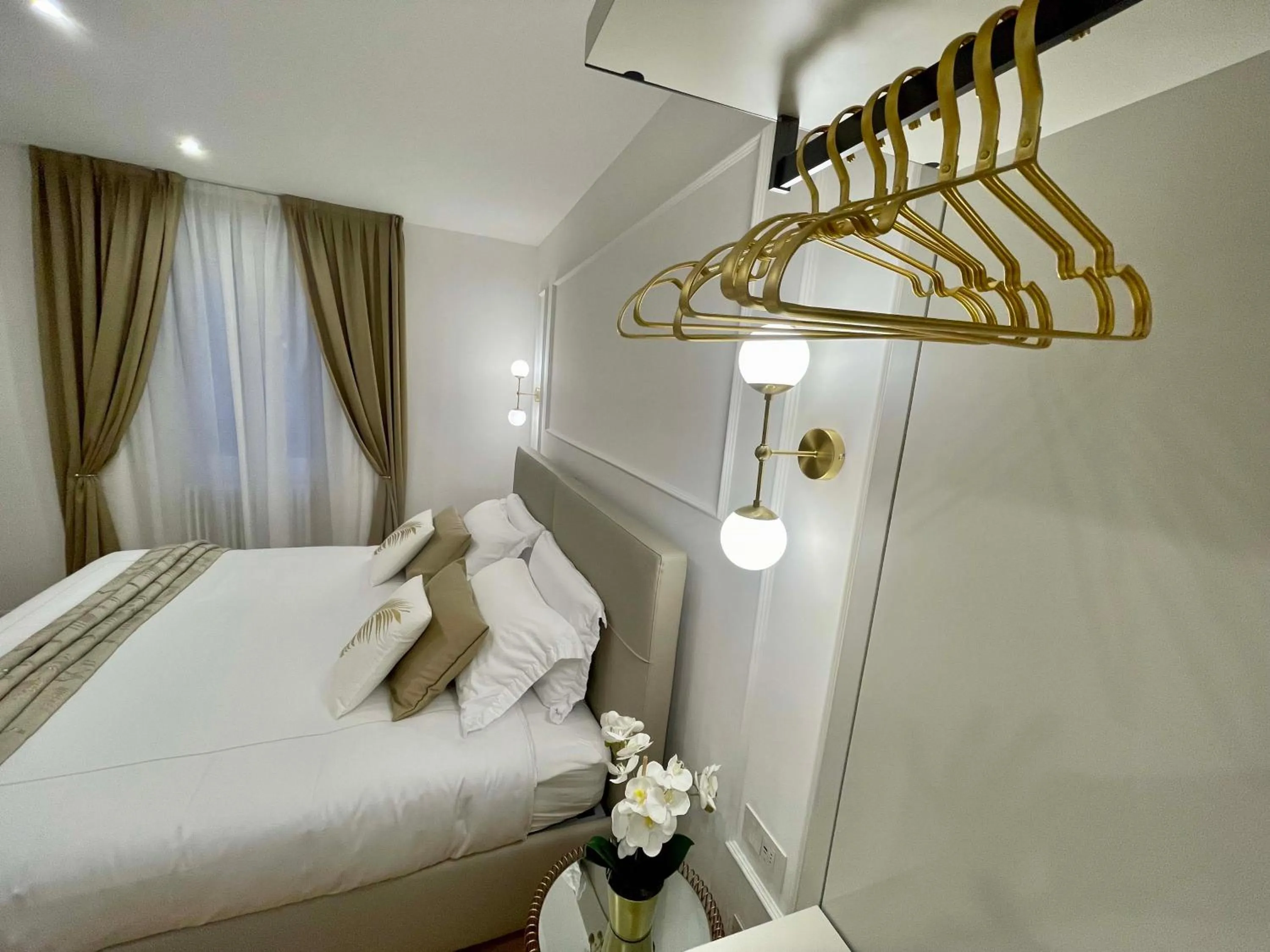 Bed in Bellagio Luxury Suites Apartments