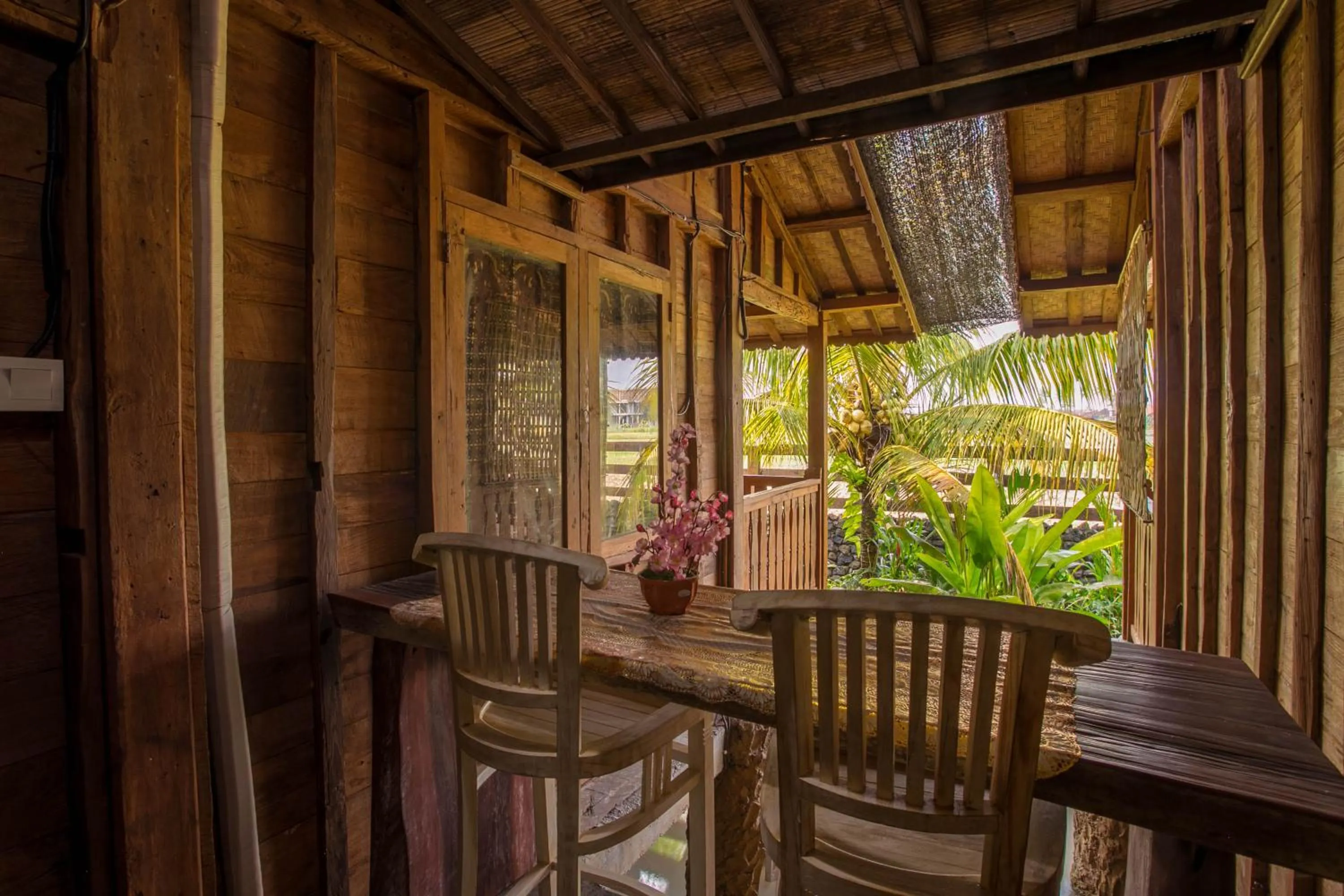 Seating area in Pondok Cap Oleng Guesthouse Canggu by Ecommerceloka