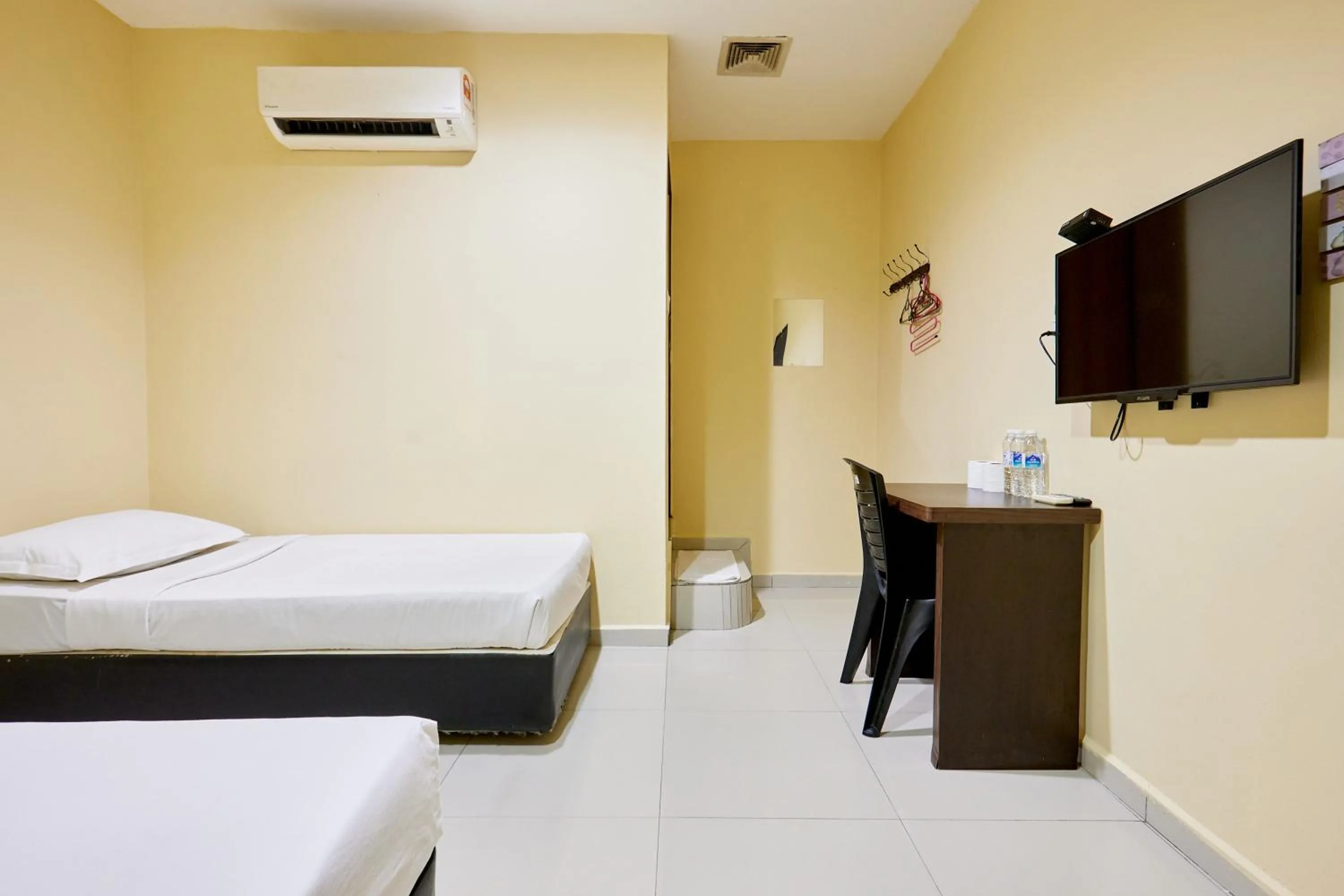 Bedroom, Bed in Hotel Inap Sri Gombak