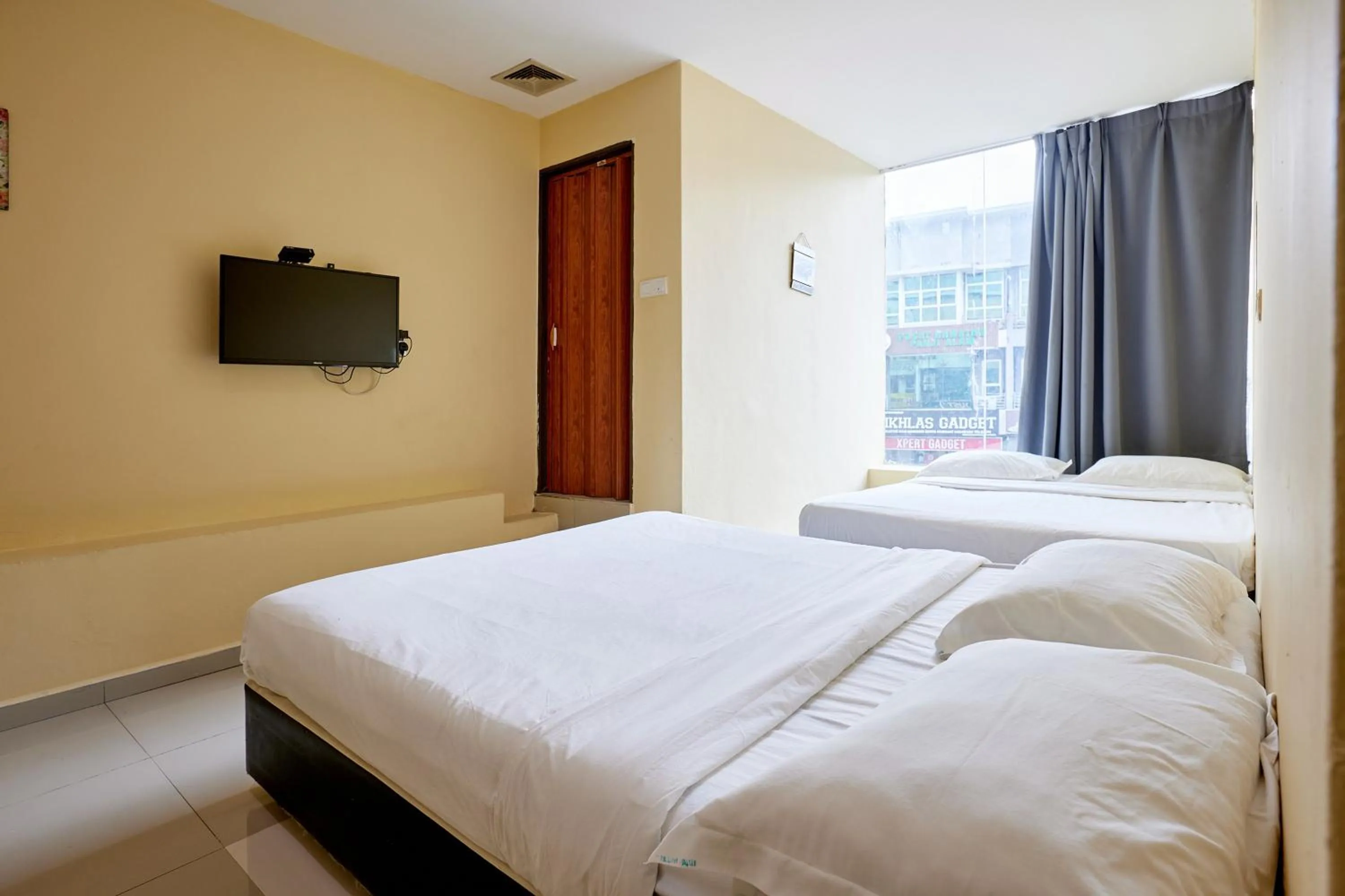 Bedroom, Bed in Hotel Inap Sri Gombak