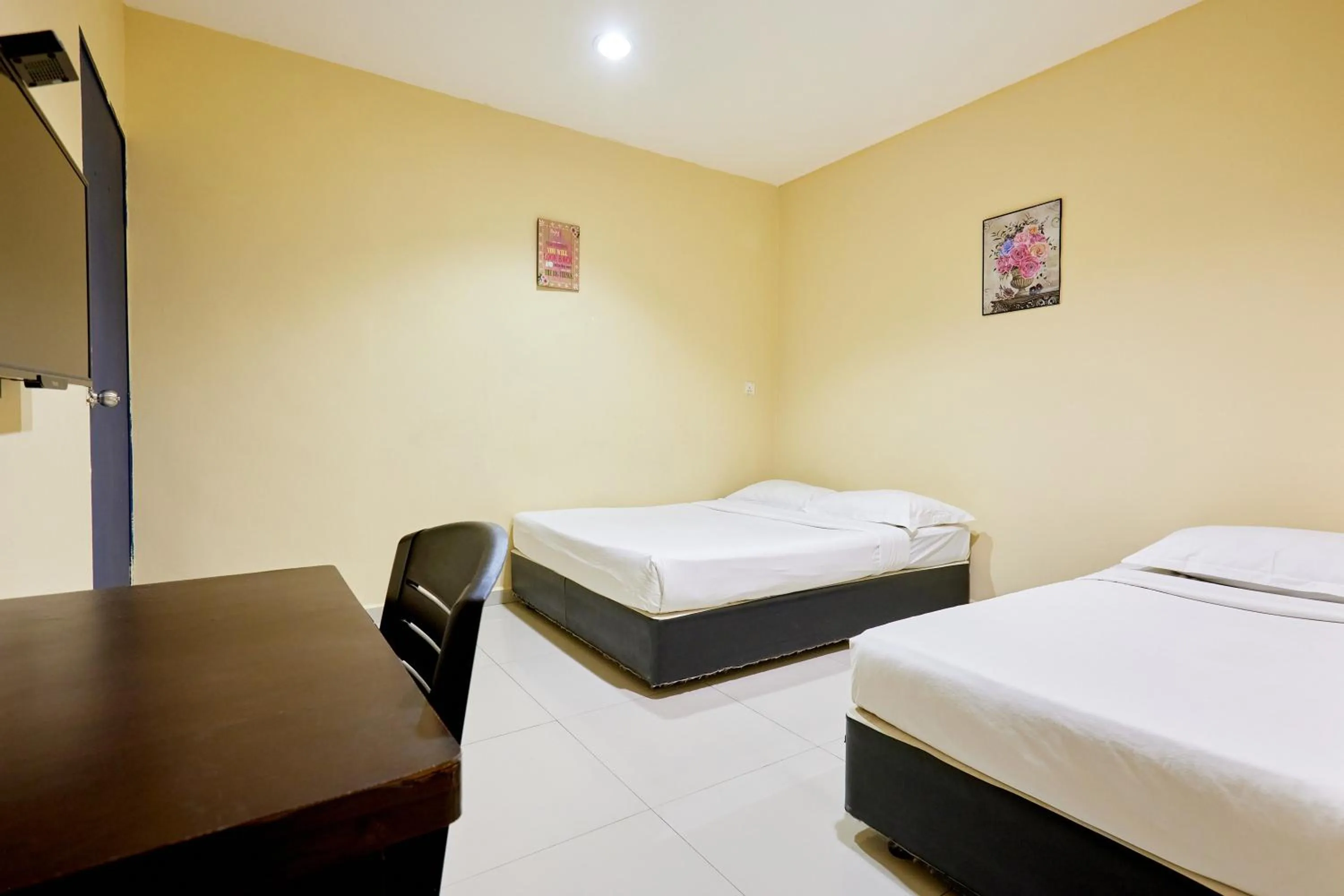 Bedroom, Bed in Hotel Inap Sri Gombak