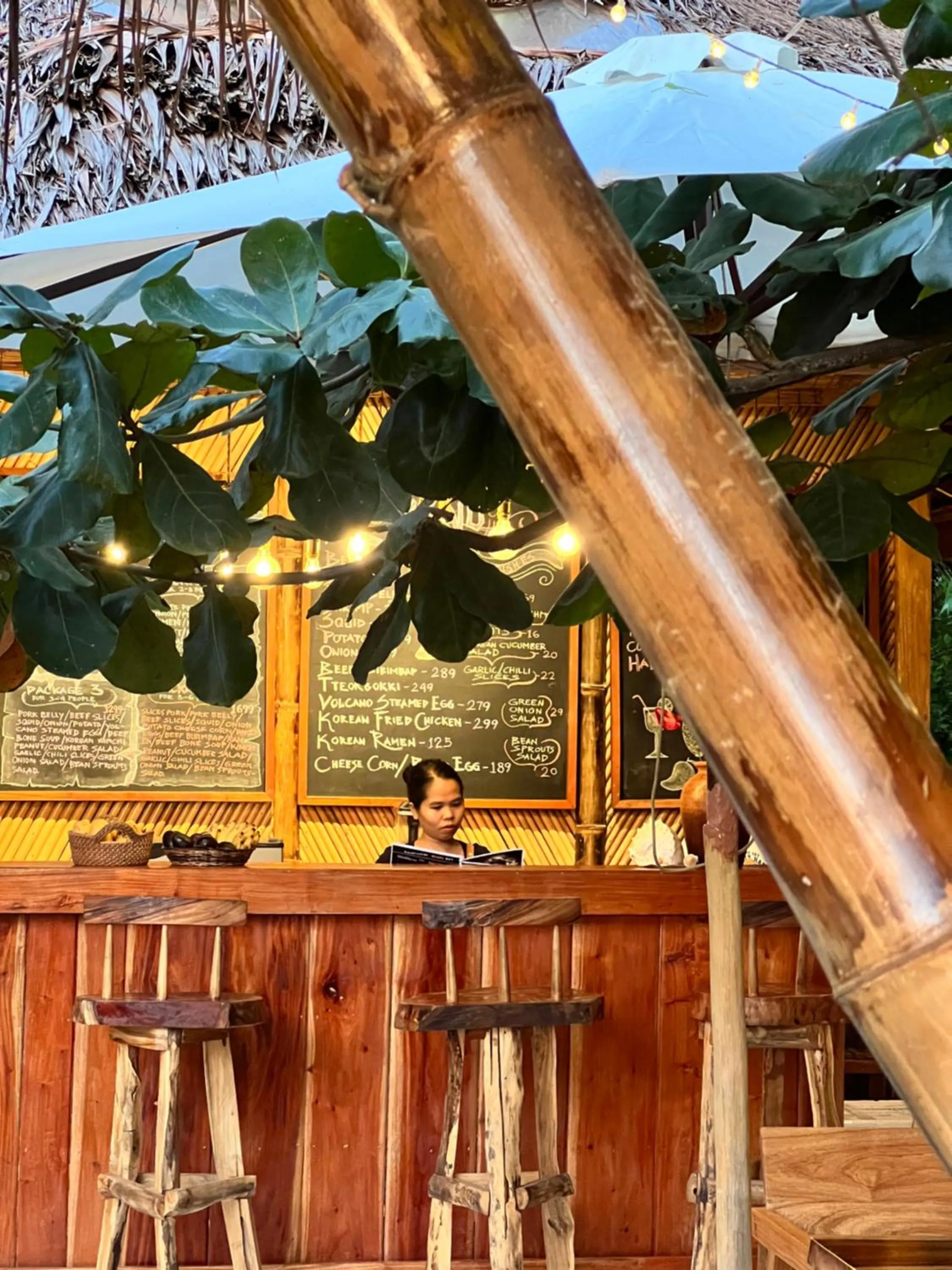 Restaurant/places to eat in AA Jungle Guesthouse Deluxe