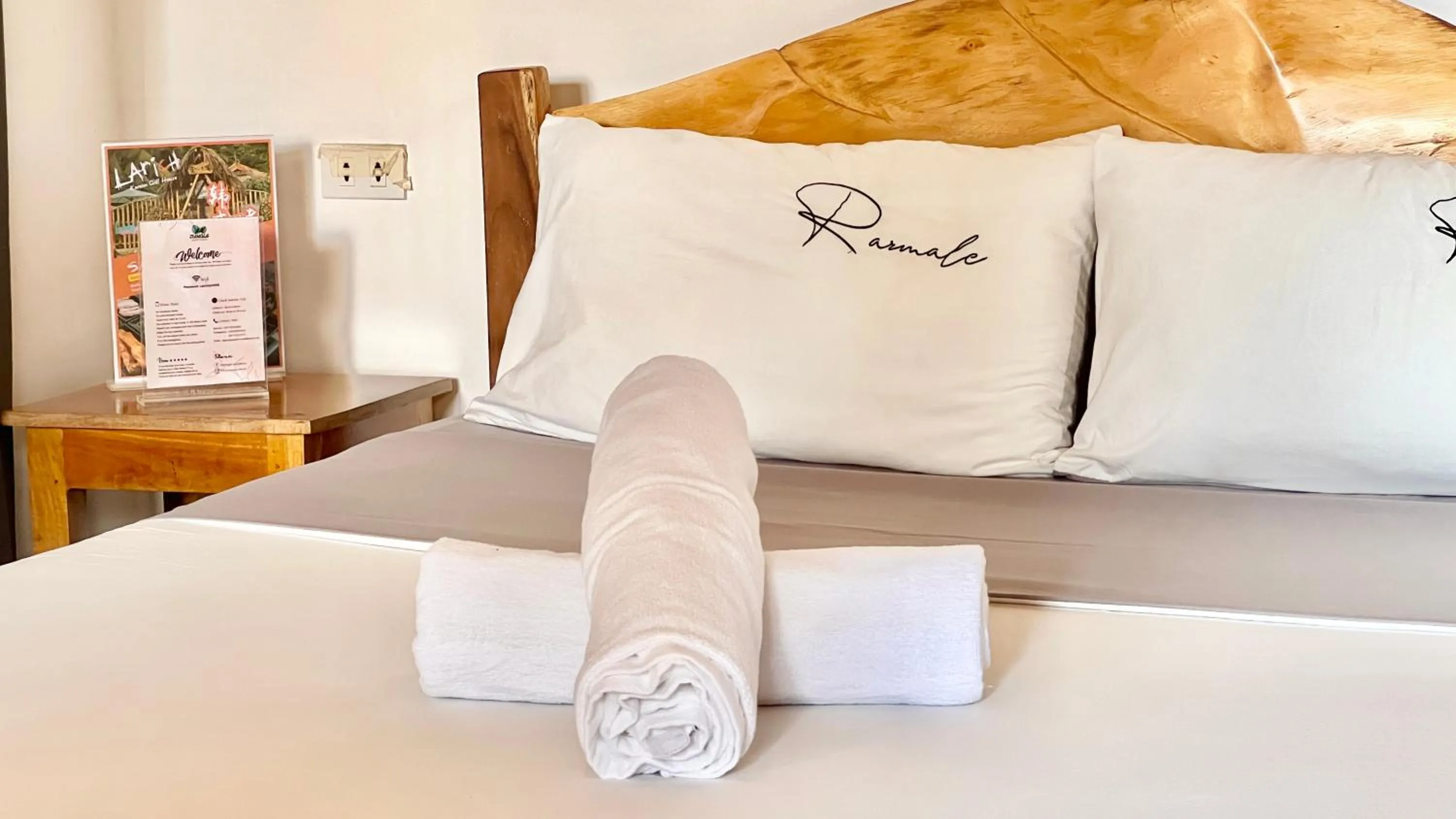 Bed in AA Jungle Guesthouse Deluxe