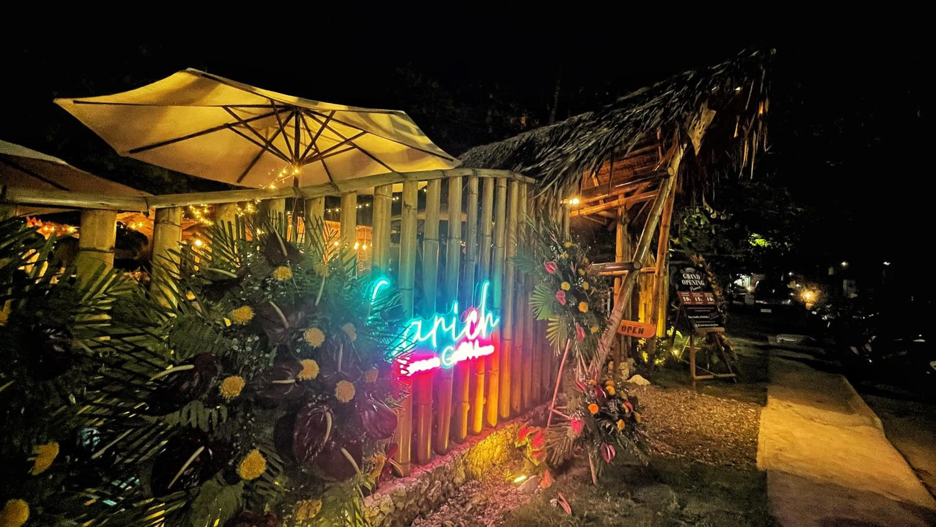 Night in AA Jungle Guesthouse Deluxe