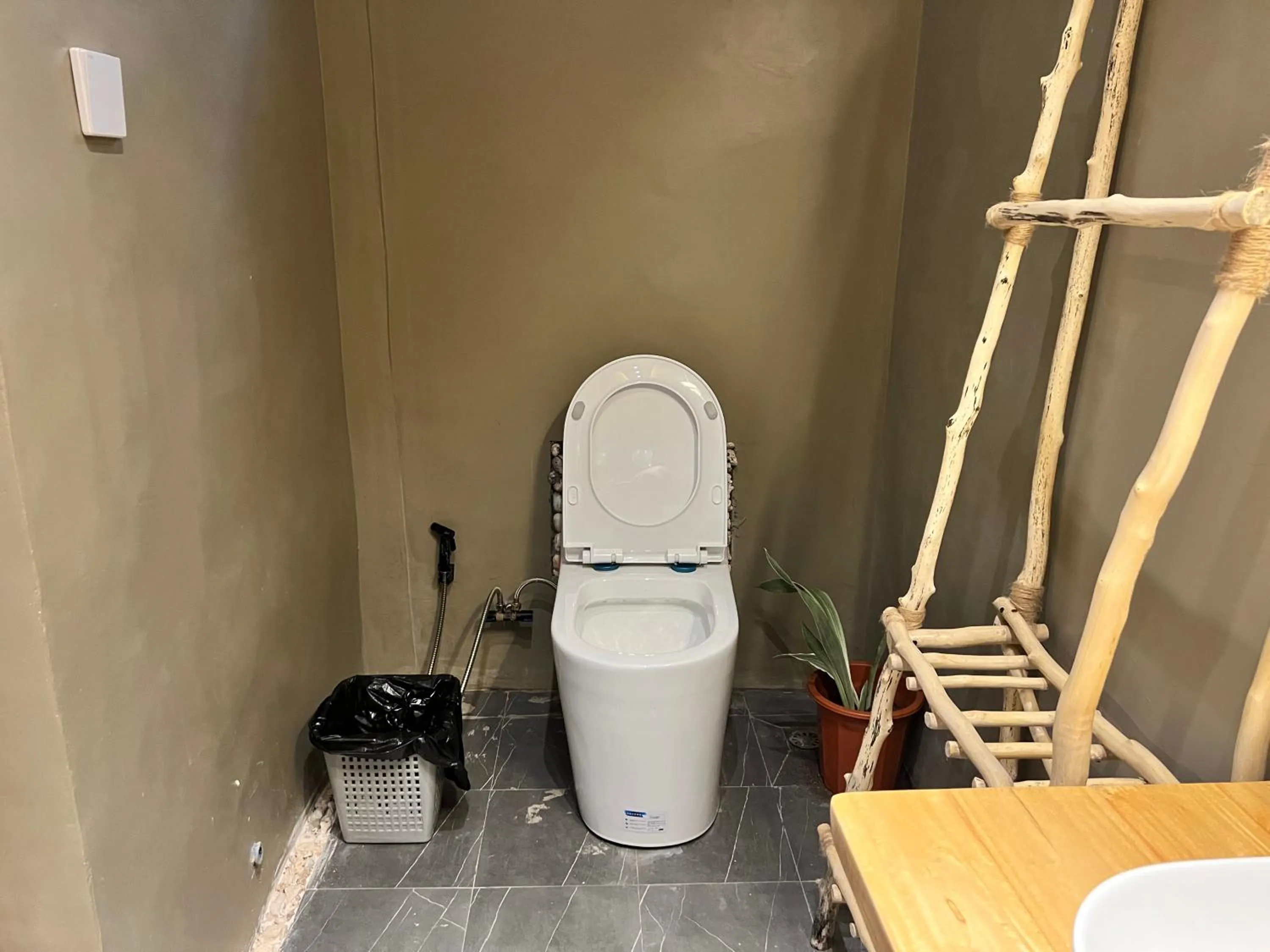 Toilet in AA Jungle Guesthouse Deluxe