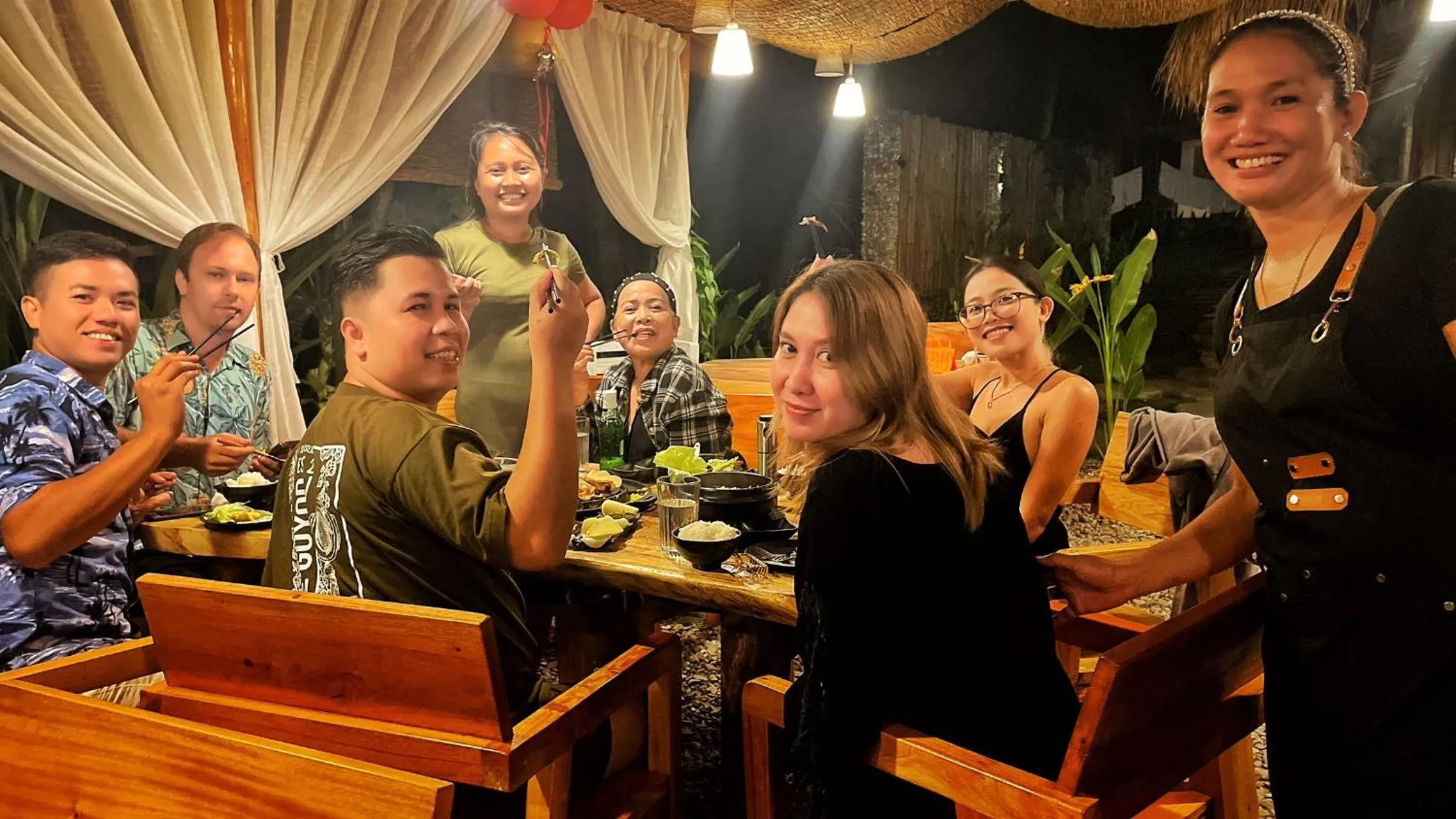 Restaurant/places to eat in AA Jungle Guesthouse Deluxe