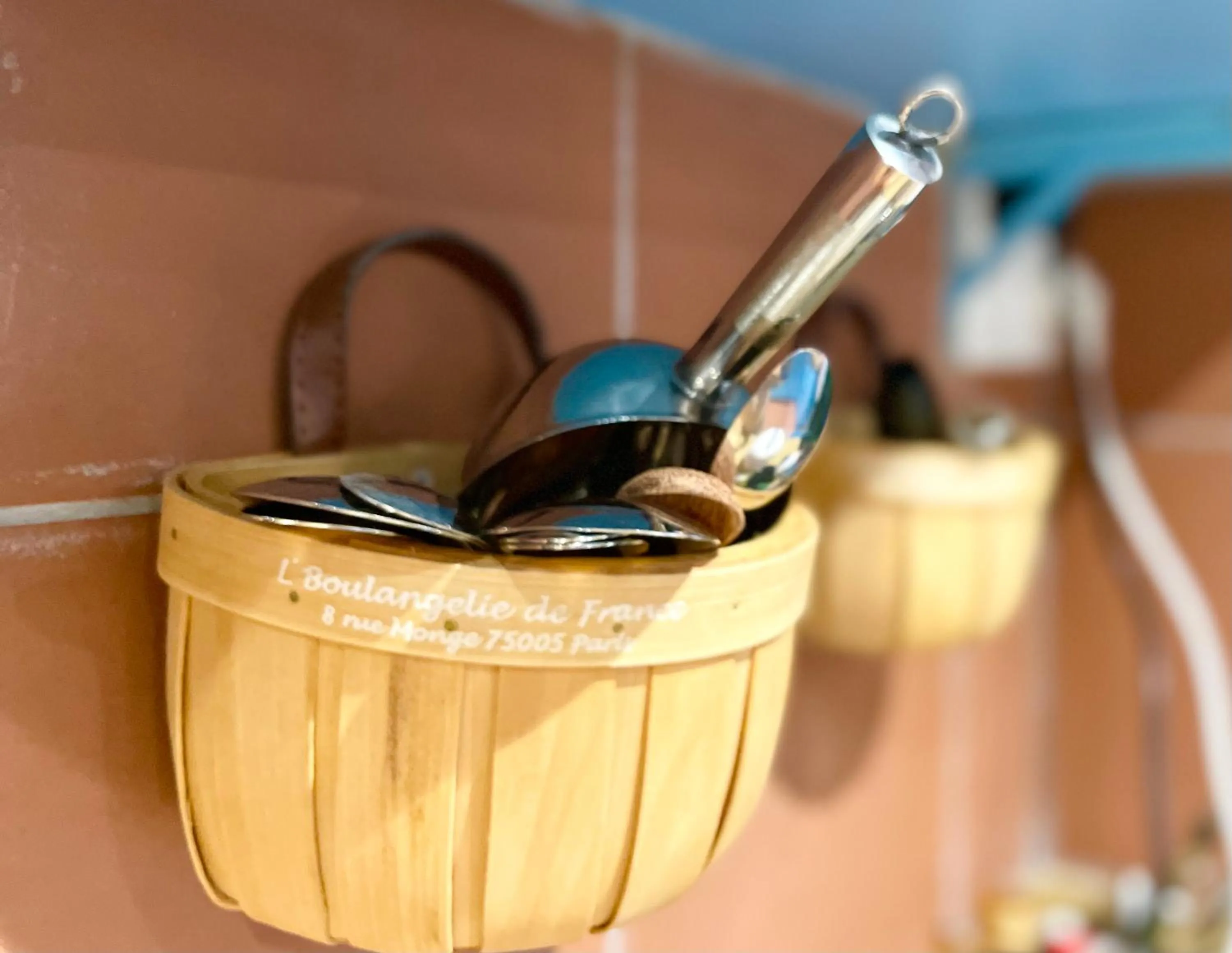 Restaurant/places to eat in Ahu Hotel & Apartment