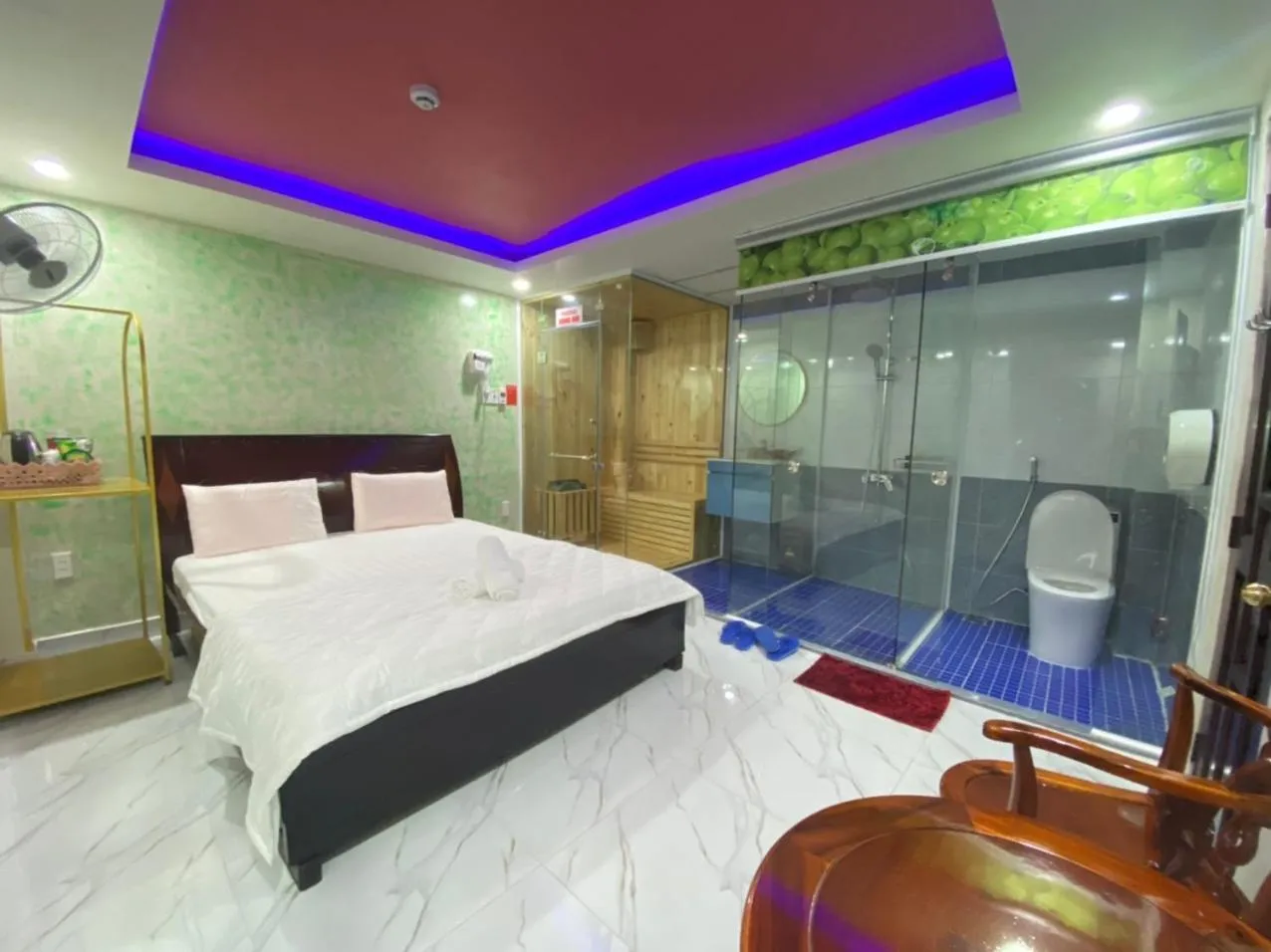 Deluxe Room (2 Adults + 1 Child) in HOTEL THU HÀ