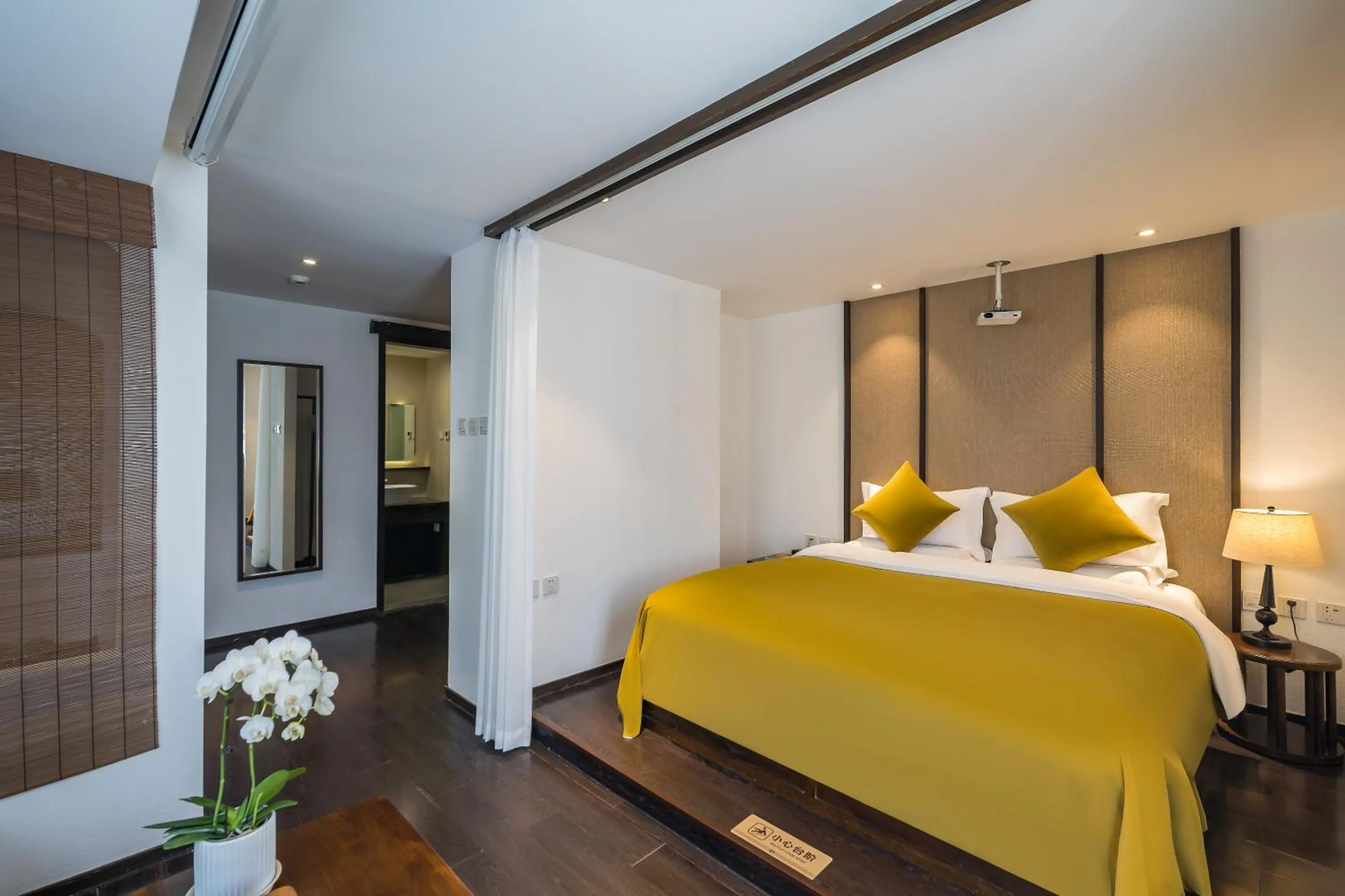 Photo of the whole room, Bed in Dasein Youlan Hotel-Near the Forbidden City, Tiananmen Square, Guijie Street, Beihai Park, Jingshan Park, and Yonghe Temple