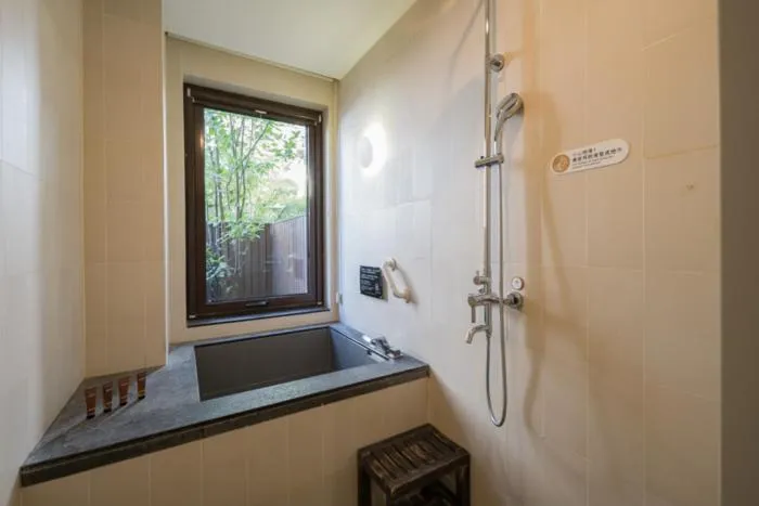 Bathroom in Dasein Youlan Hotel-Near the Forbidden City, Tiananmen Square, Guijie Street, Beihai Park, Jingshan Park, and Yonghe Temple