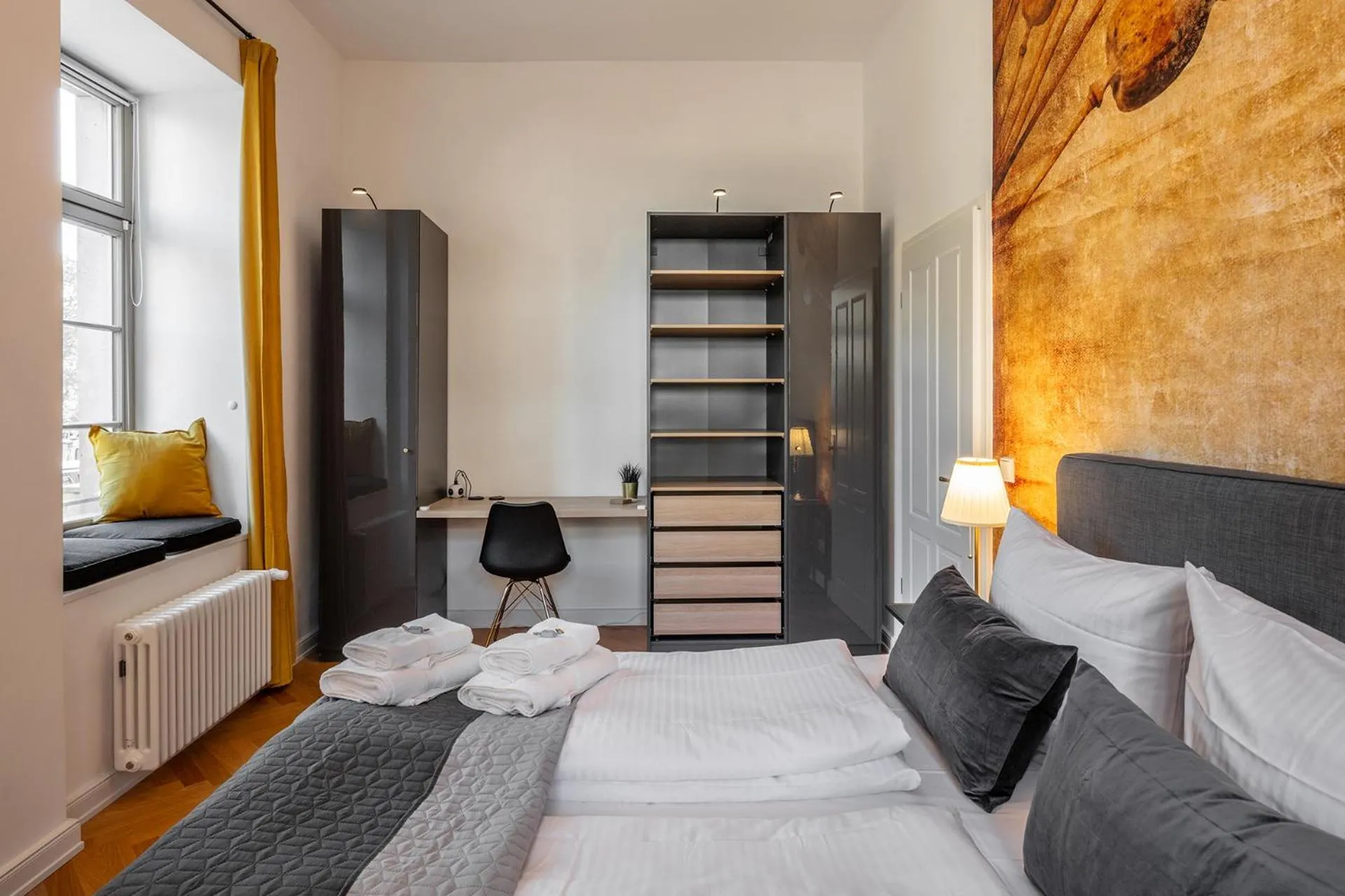 Bed in Acapella Suite Allegro 76qm I Altstadt l Weinberg