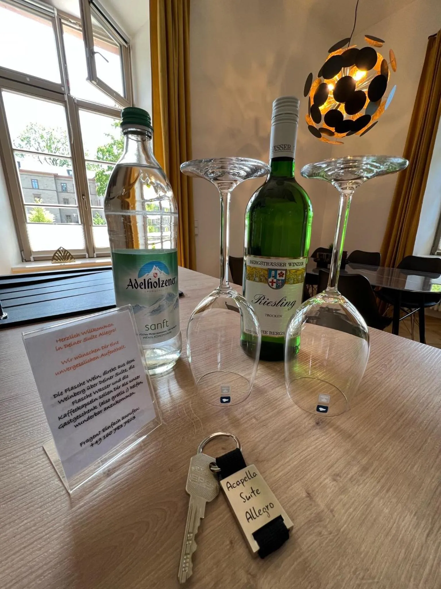 Drinks in Acapella Suite Allegro 76qm I Altstadt l Weinberg
