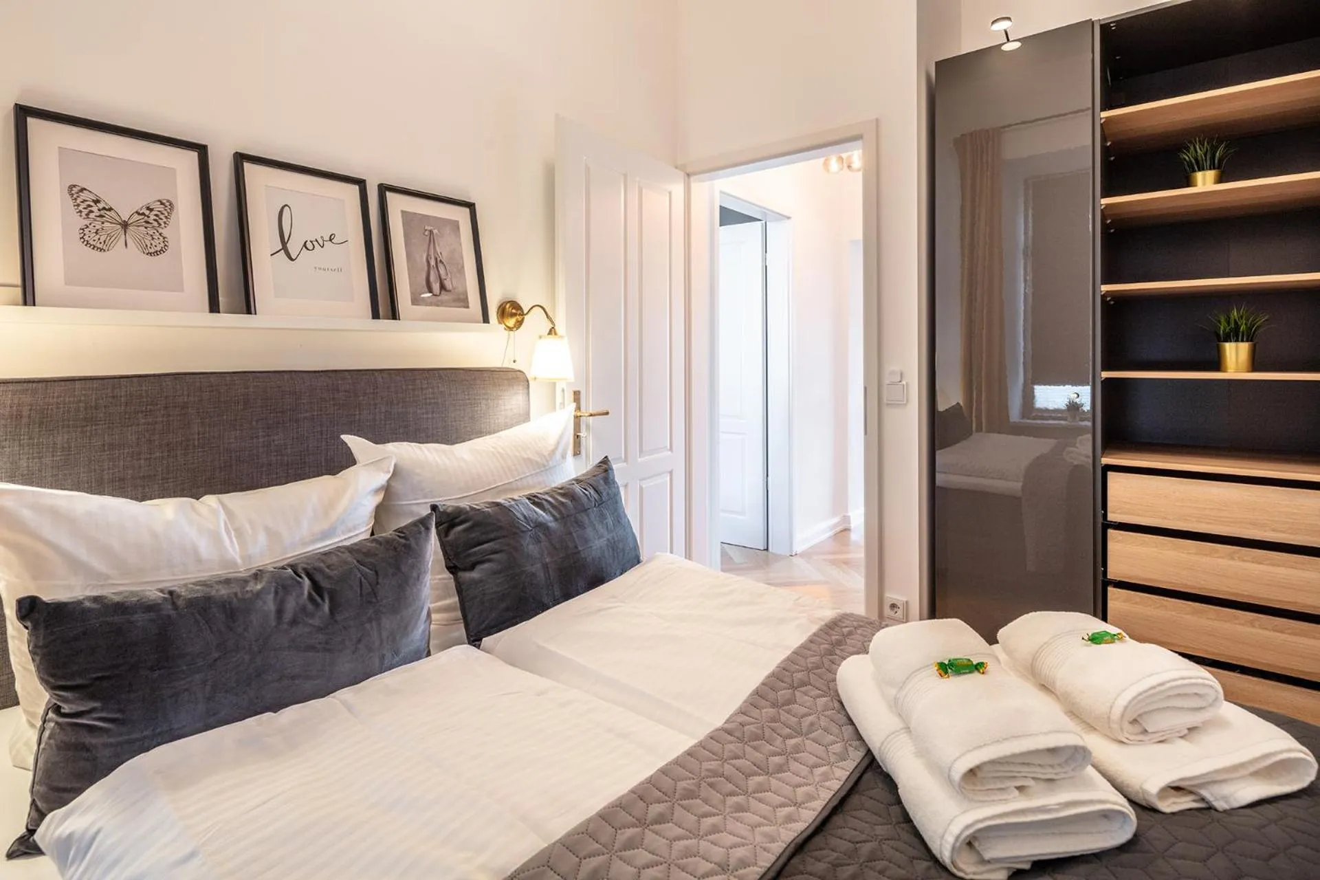 Bedroom, Bed in Acapella Suite Allegro 76qm I Altstadt l Weinberg