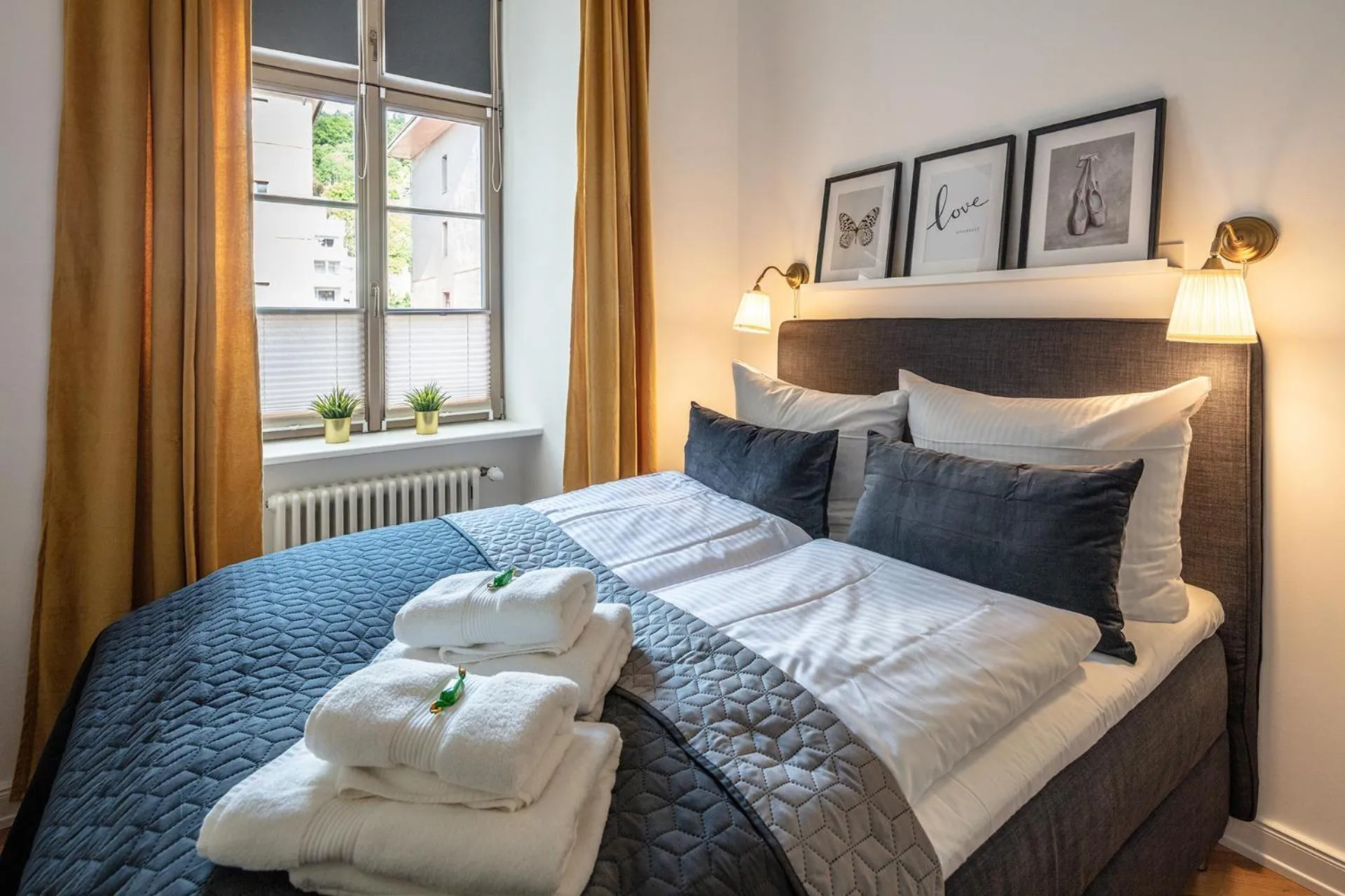 Bed in Acapella Suite Allegro 76qm I Altstadt l Weinberg