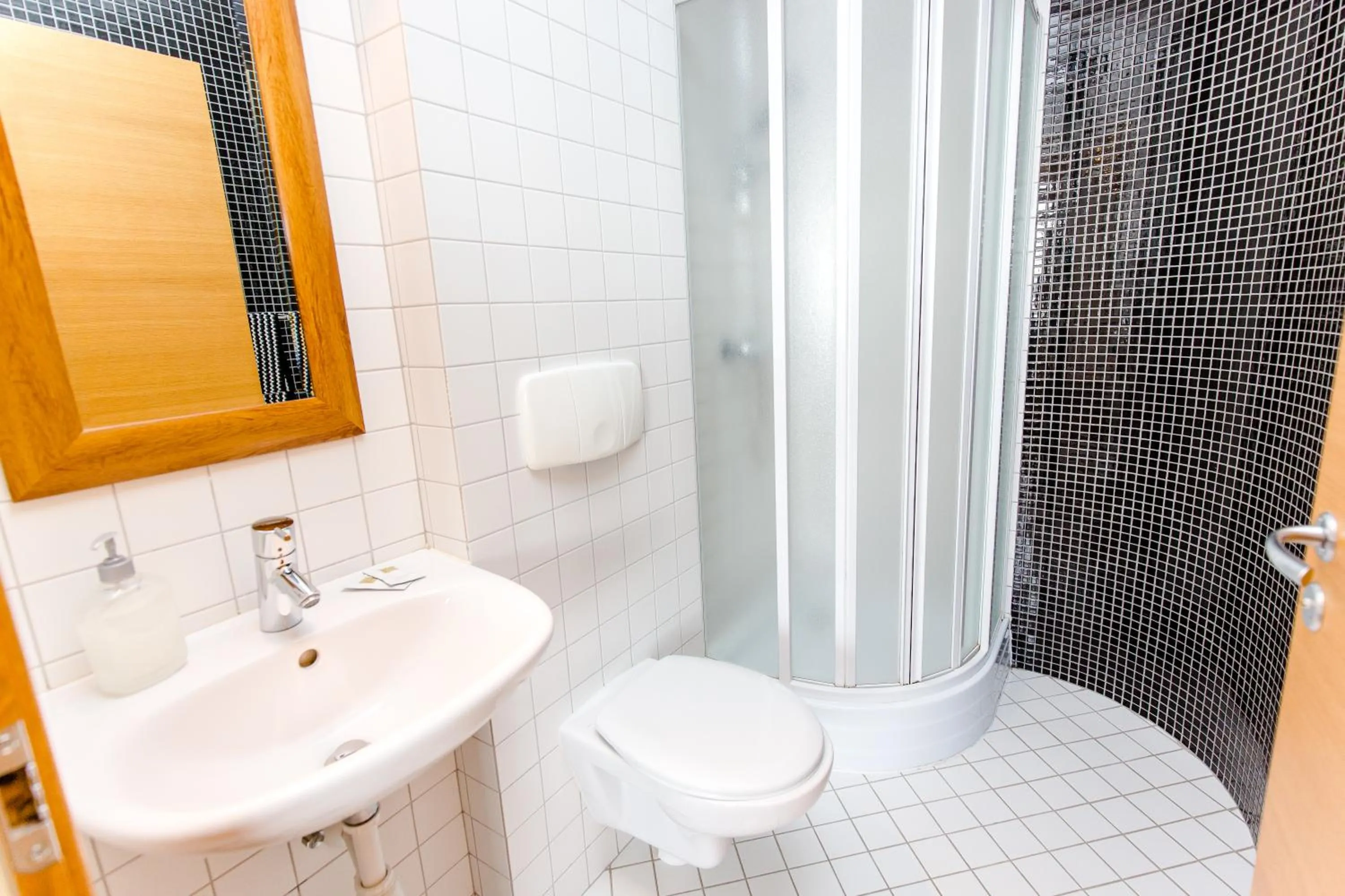 Shower in Hotel Keilir by Reykjavik Keflavik Airport