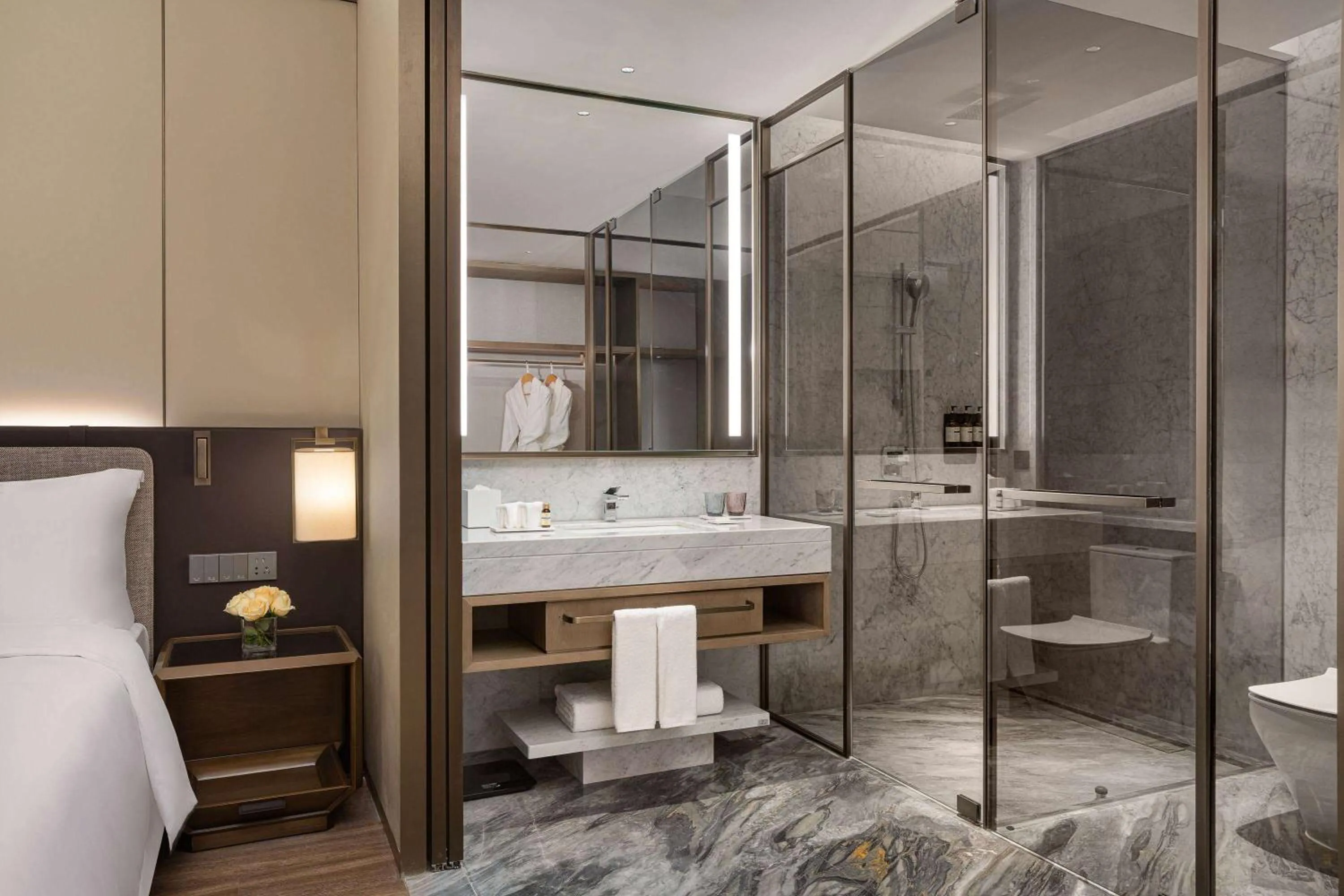 TV and multimedia in Wyndham Grand Lishui Downtown