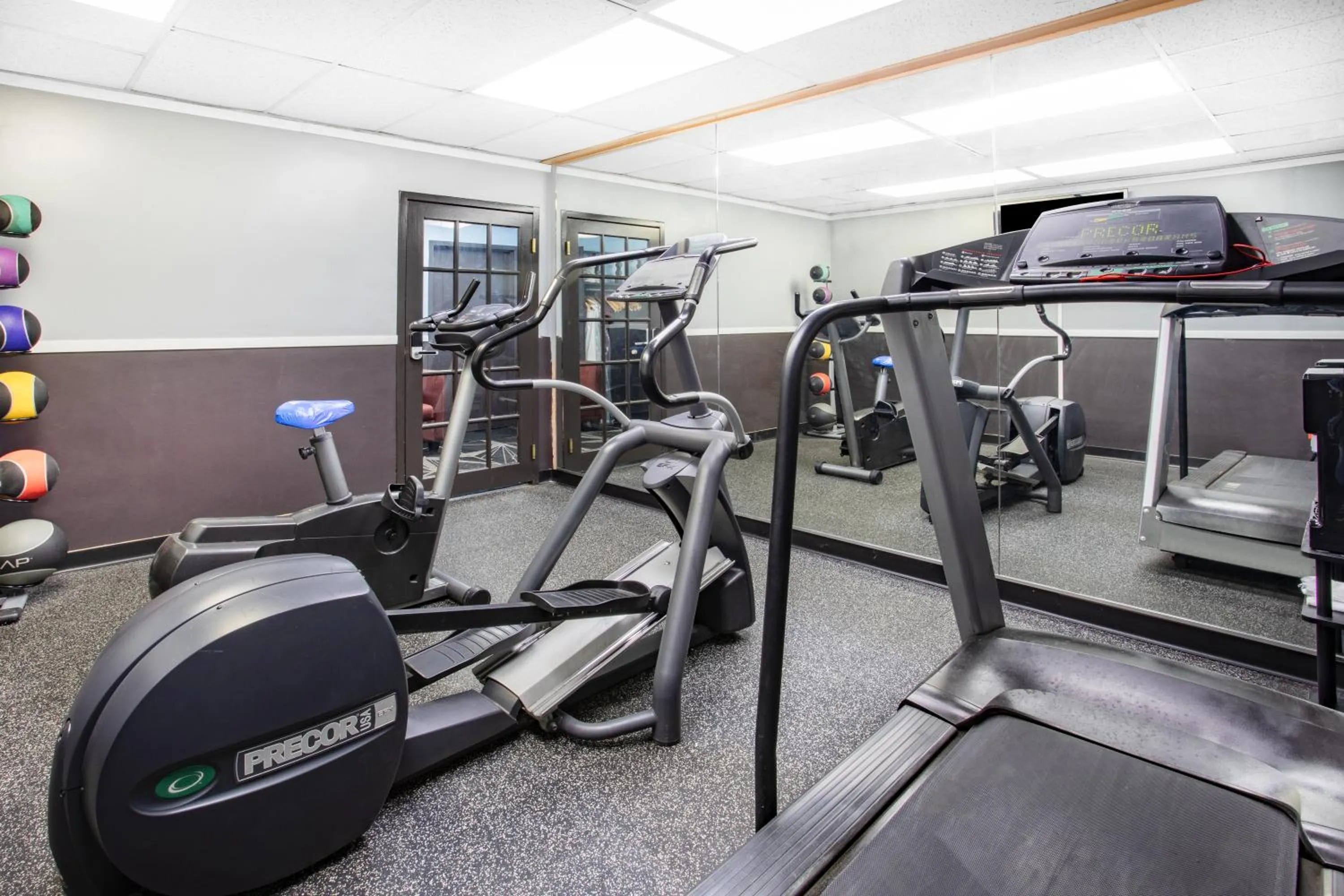 Fitness centre/facilities in Travelodge by Wyndham Livonia Canton Novi Detroit Area