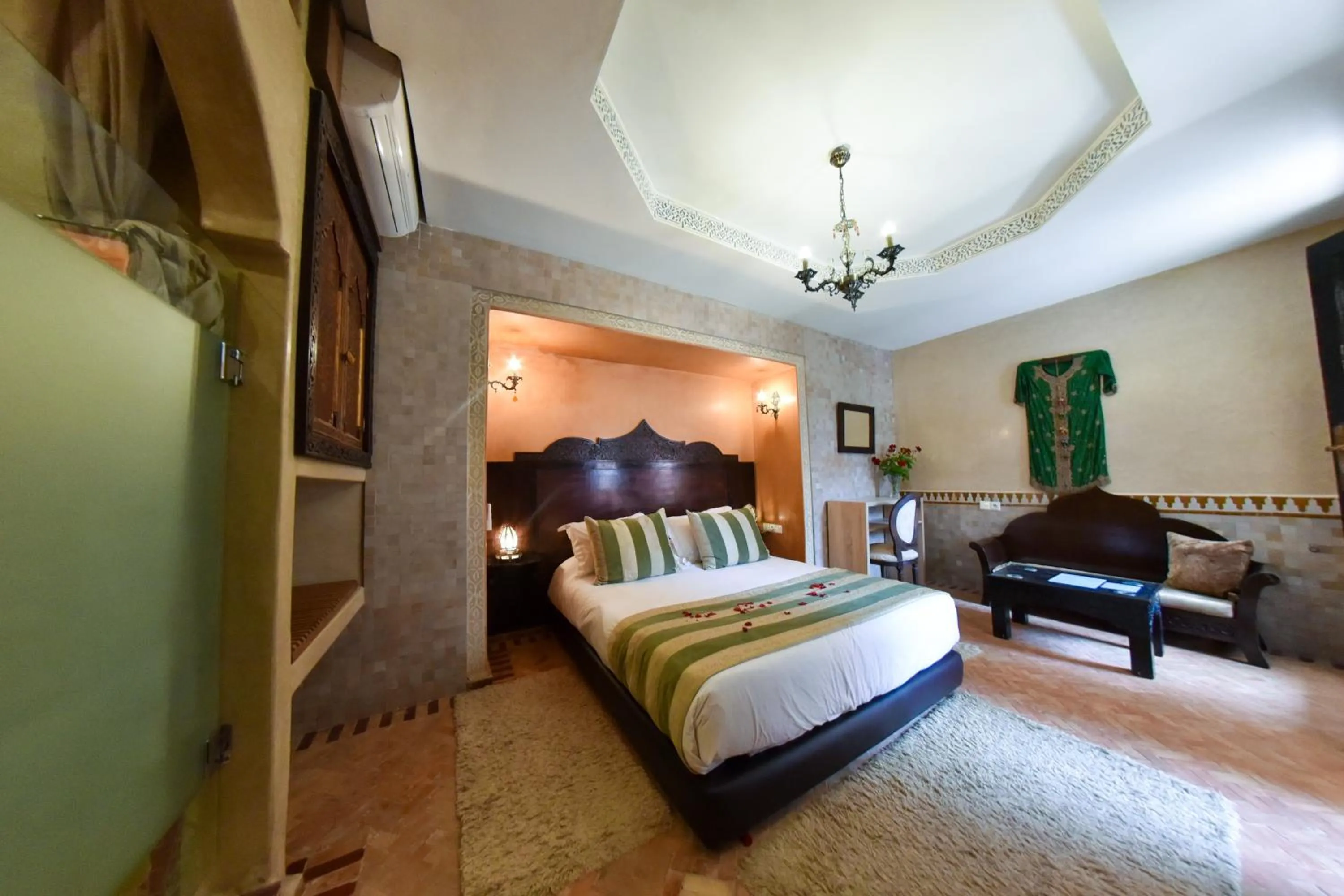 Photo of the whole room, Bed in Riad Yacout