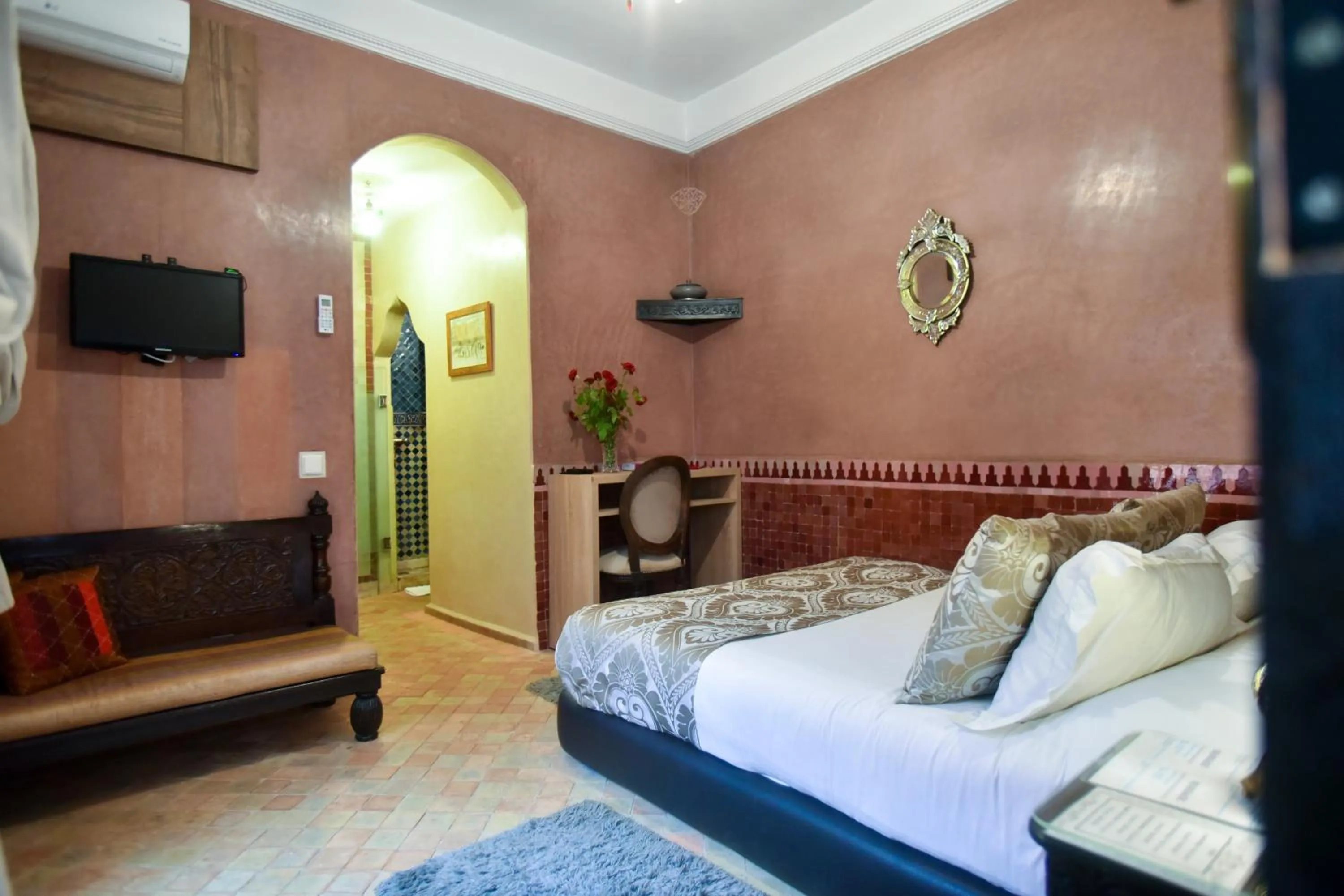 Photo of the whole room, Bed in Riad Yacout