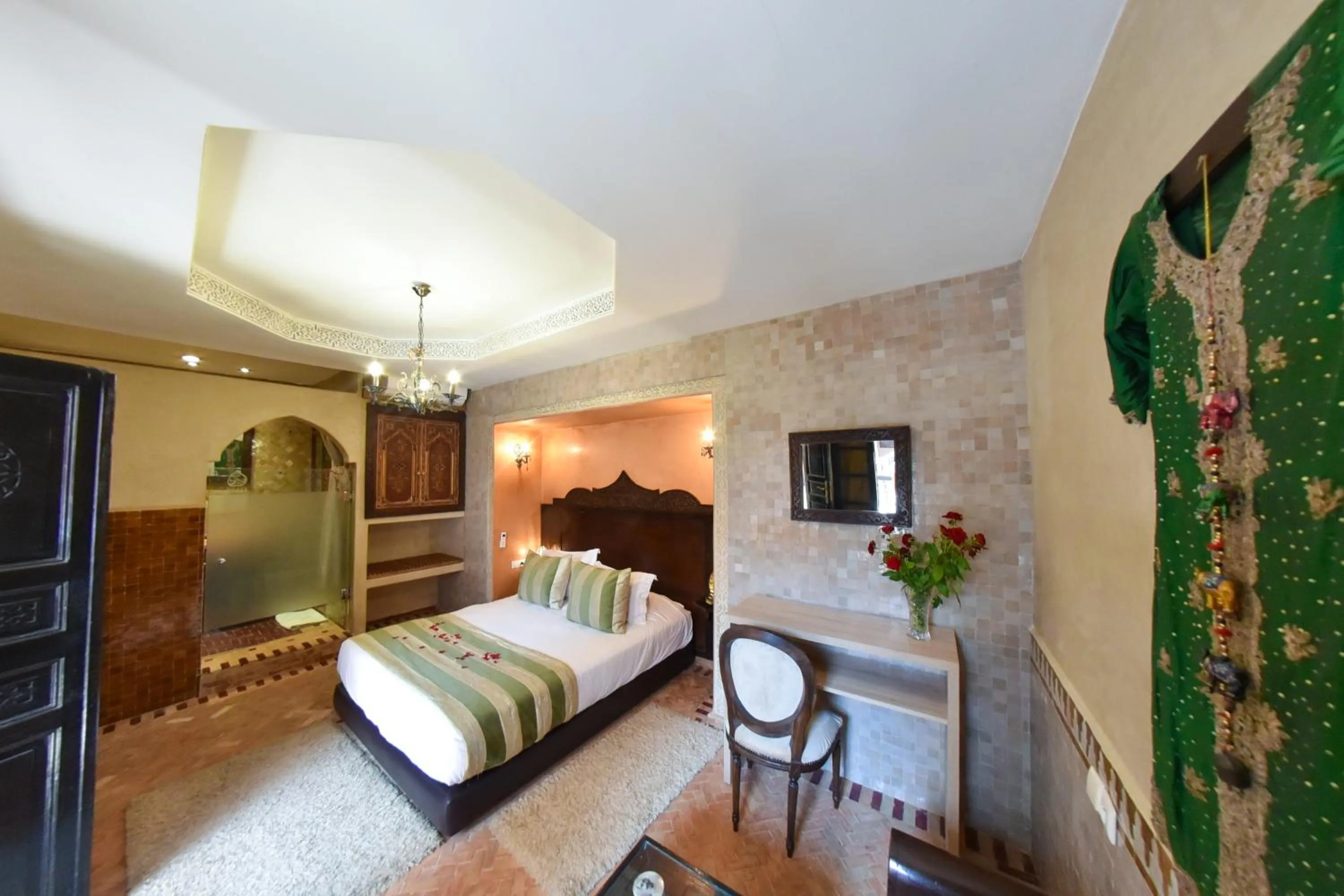 Photo of the whole room, Bed in Riad Yacout