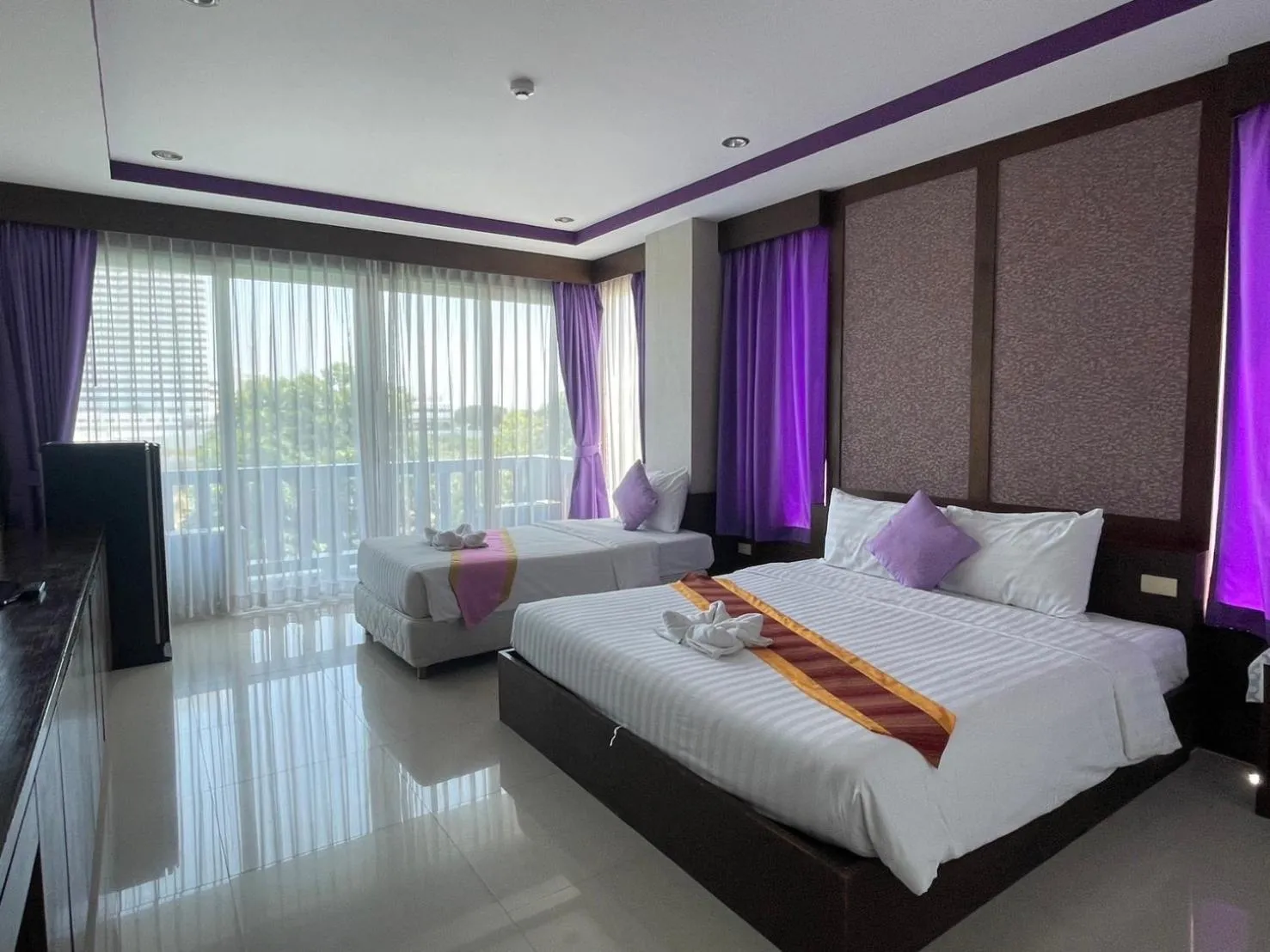 Communal lounge/ TV room, Bed in The Sand Beach Pattaya