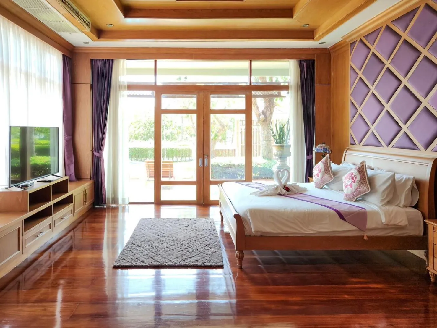 Communal lounge/ TV room, Bed in The Sand Beach Pattaya