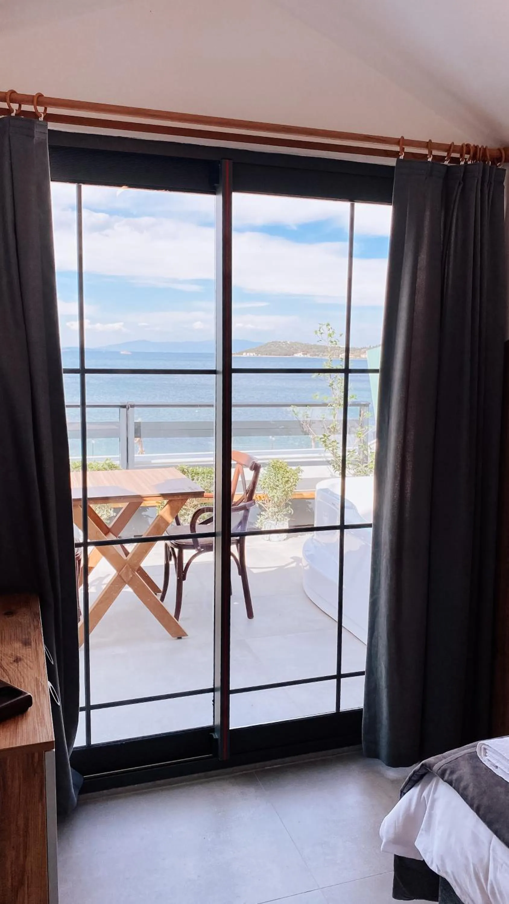 Bed in THE PİER OF URLA