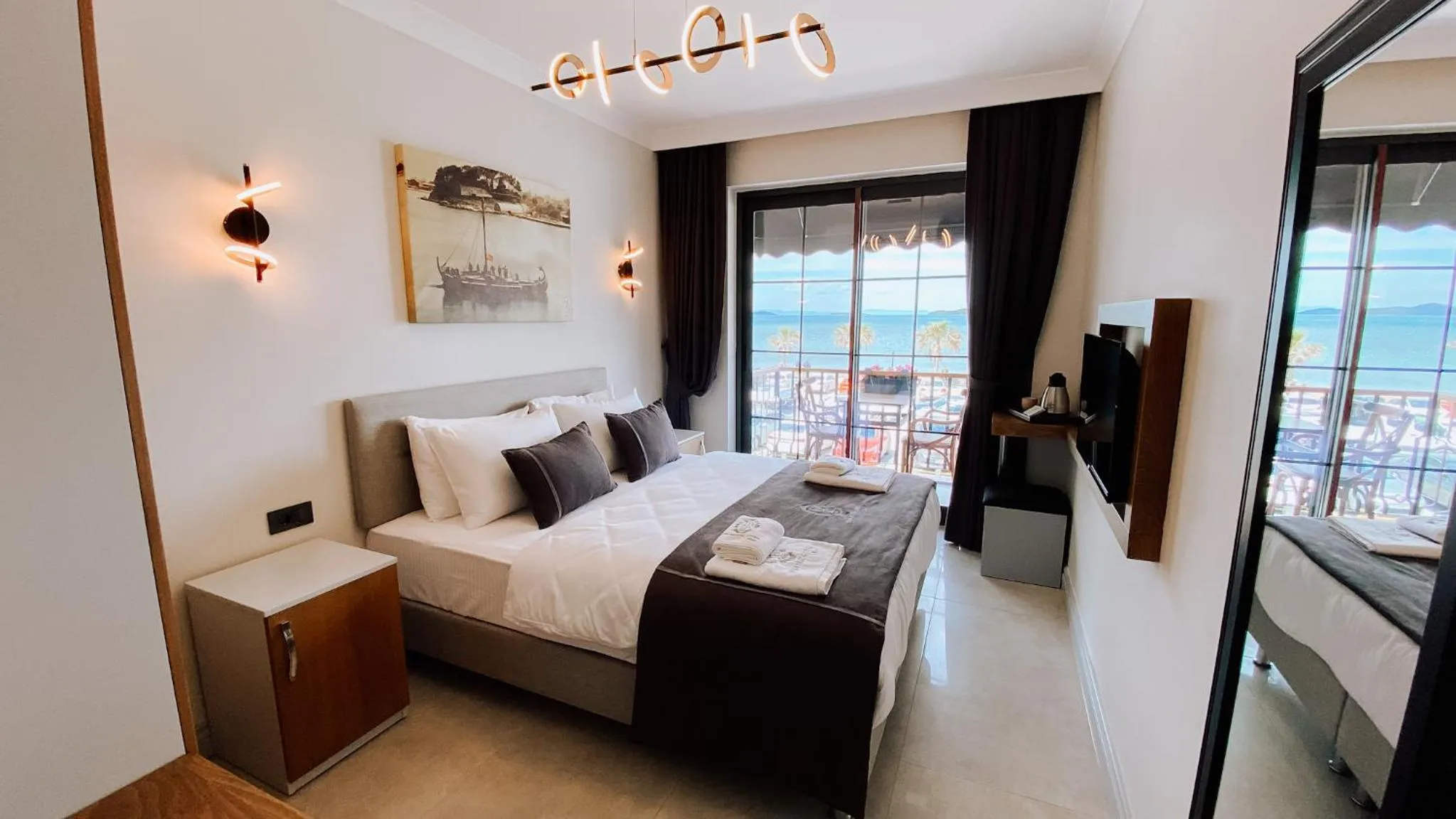 Bed in THE PİER OF URLA